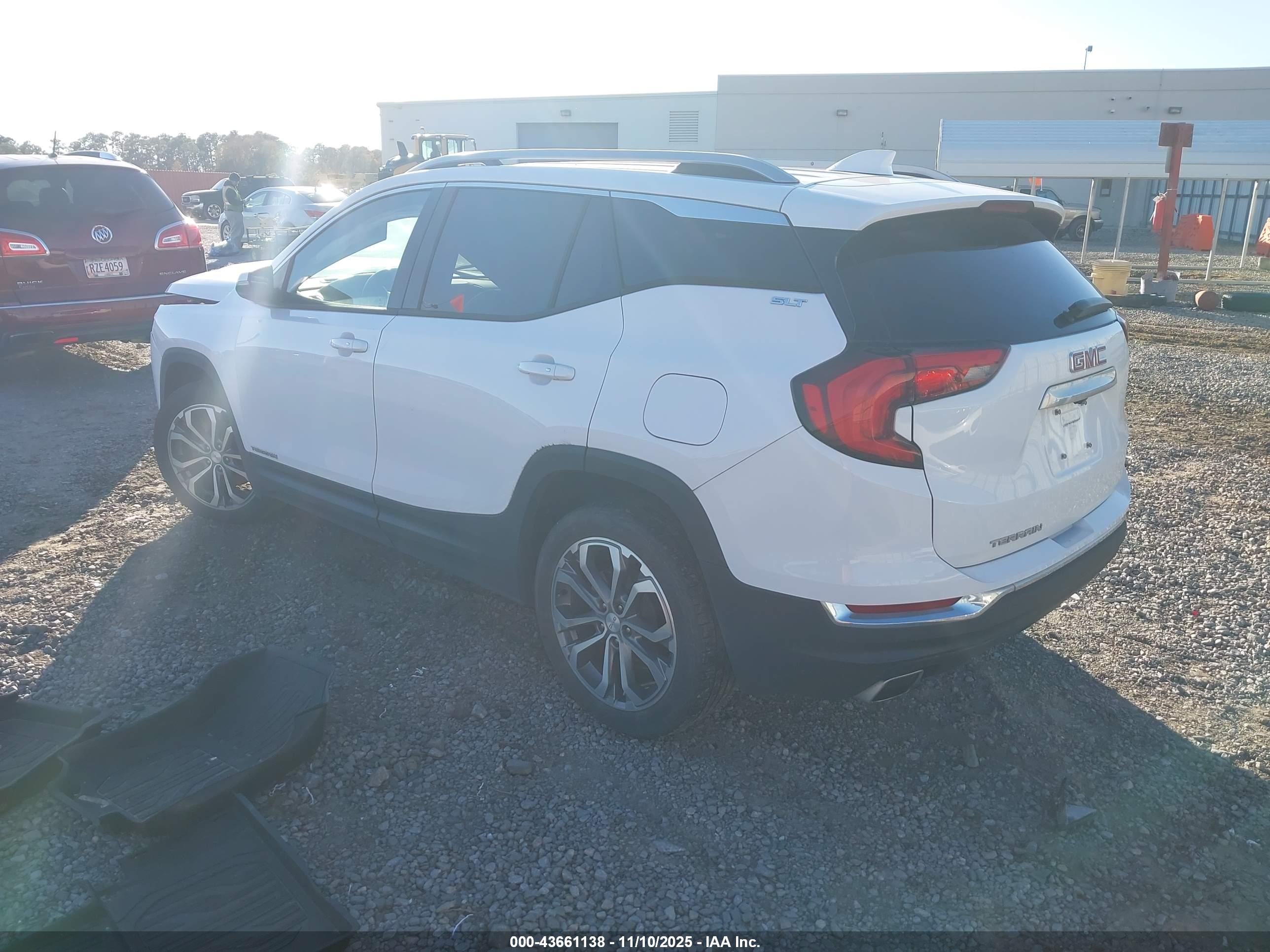 GMC TERRAIN image 3