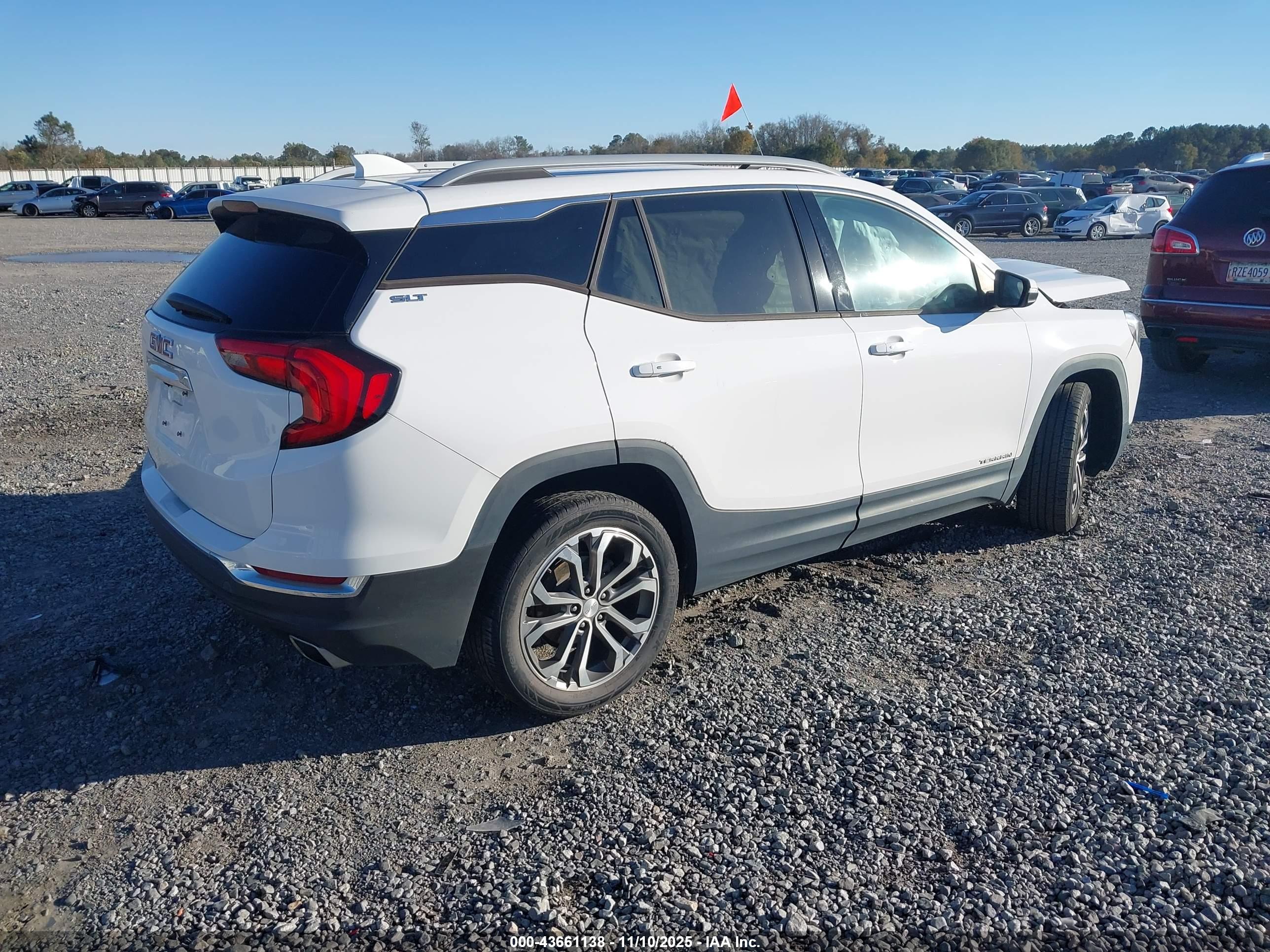 GMC TERRAIN image 4