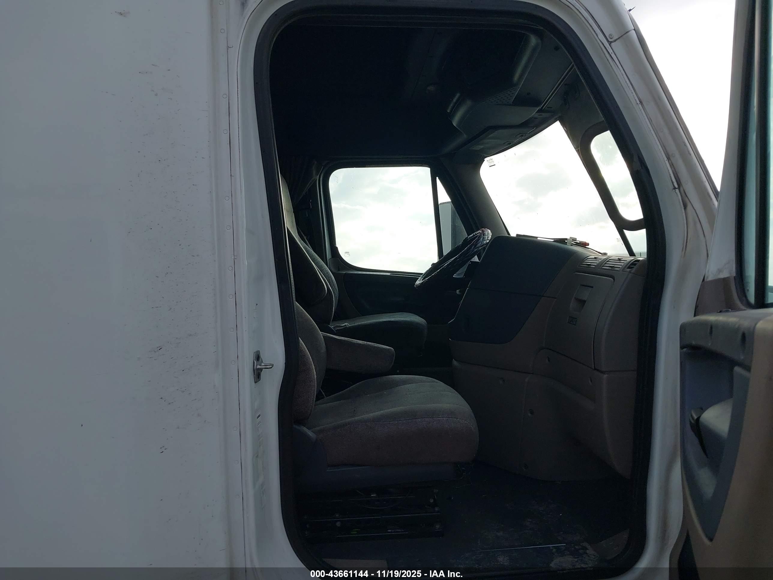 FREIGHTLINER CASCADIA image 7