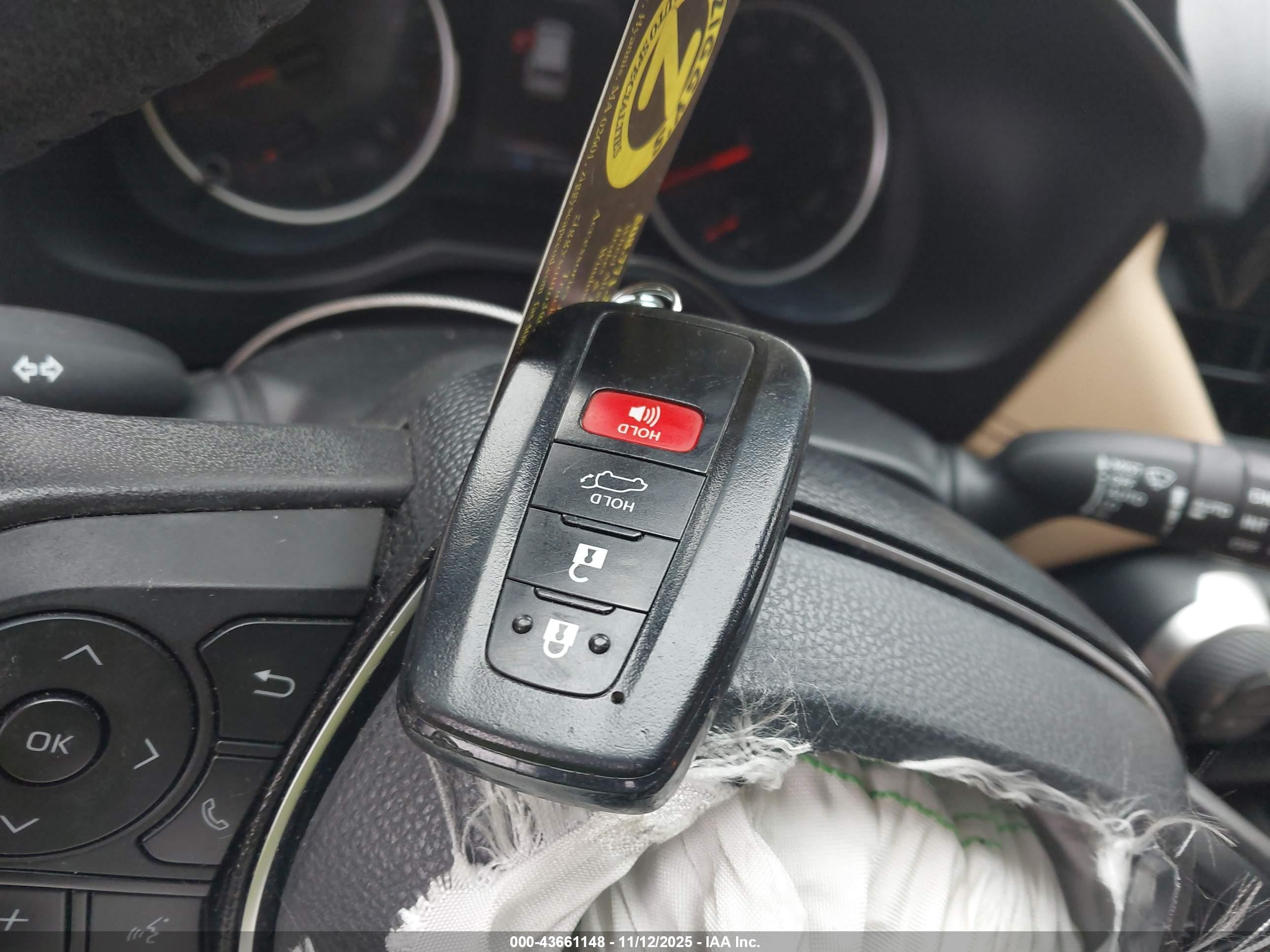 TOYOTA RAV4 image 11