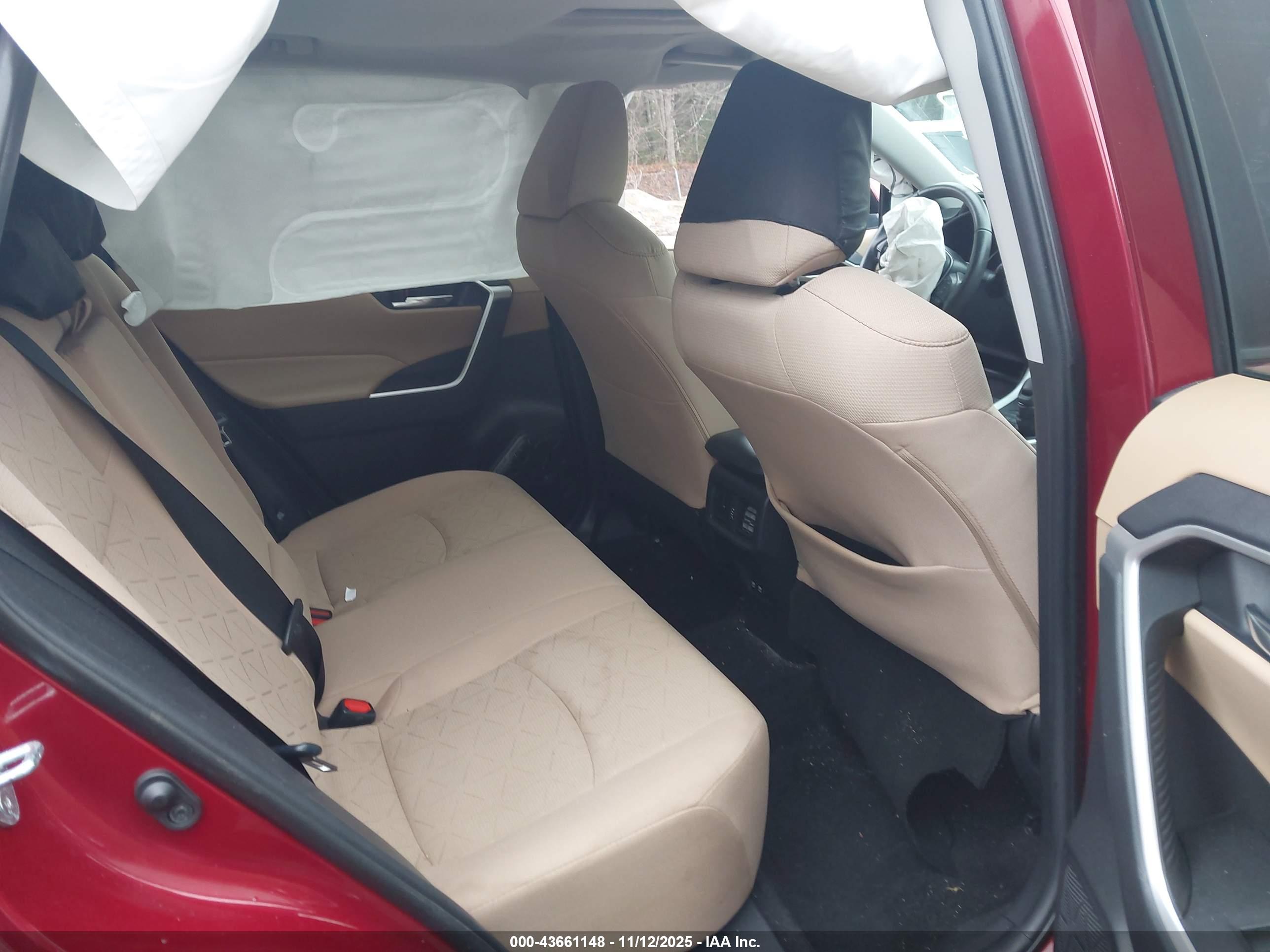 TOYOTA RAV4 image 8