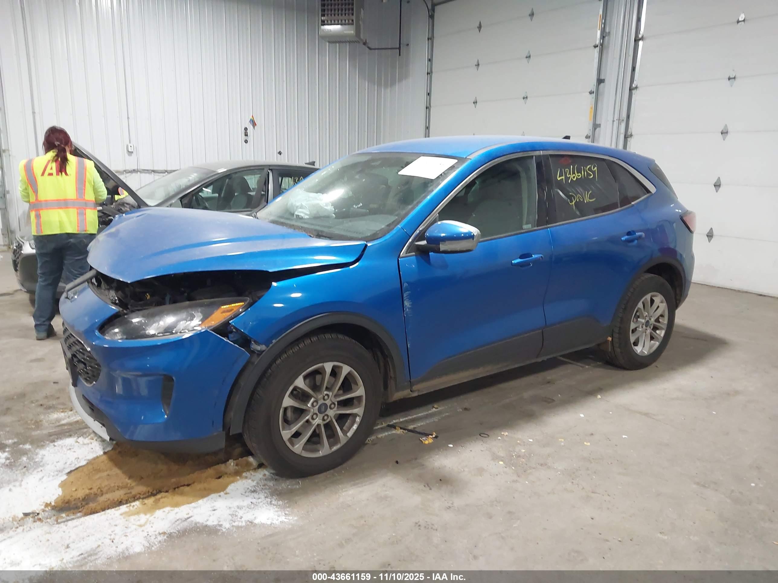 FORD ESCAPE image 2