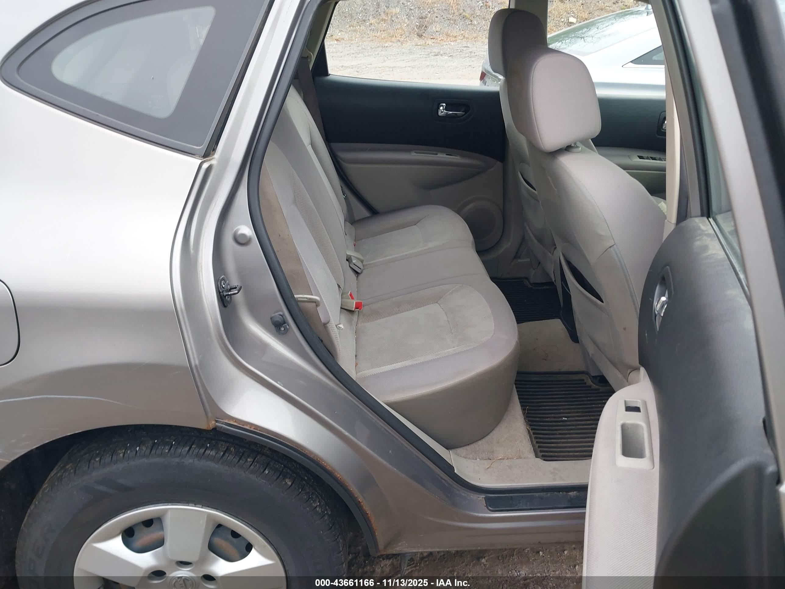 NISSAN ROGUE image 8