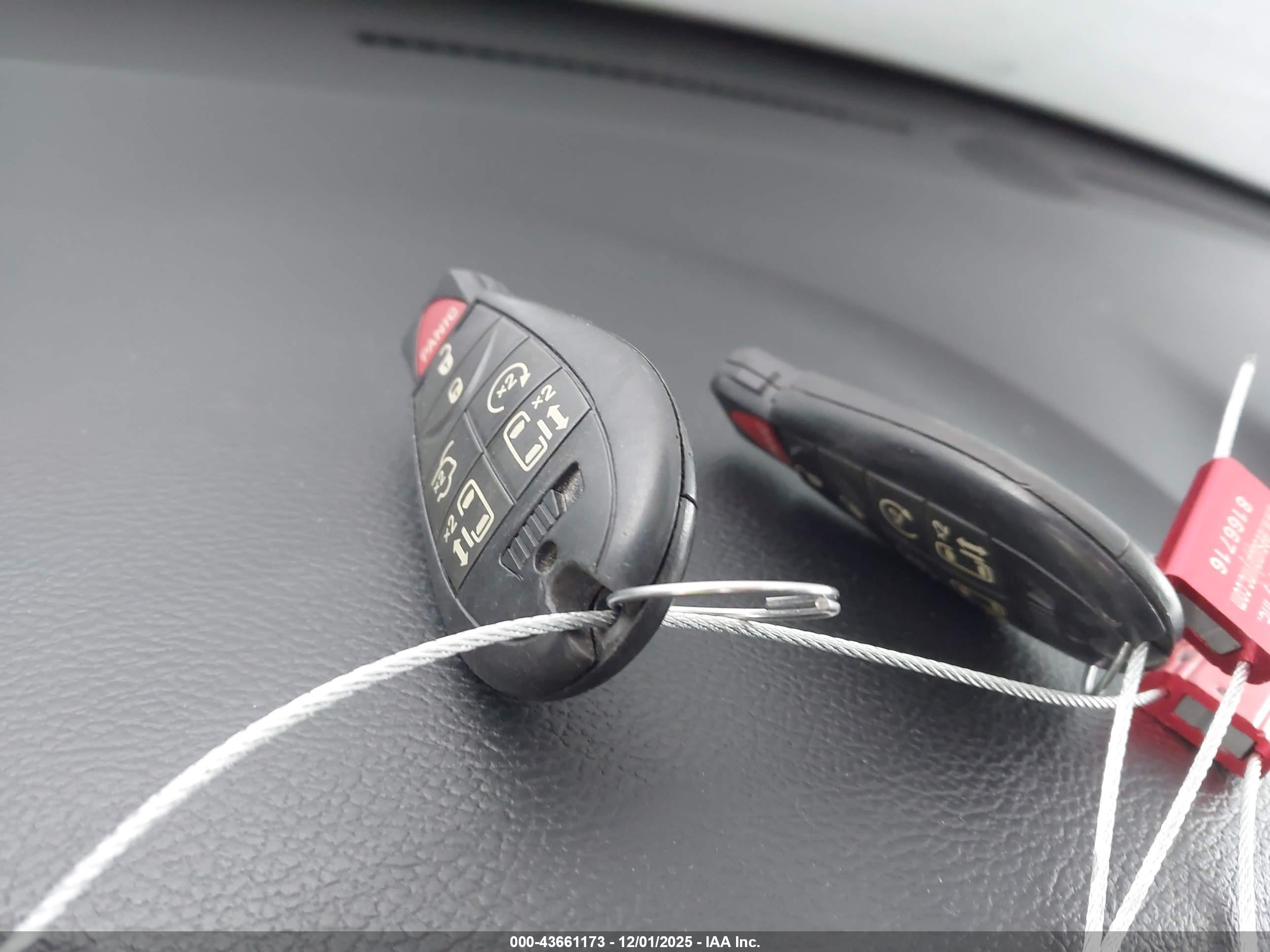 CHRYSLER TOWN image 11