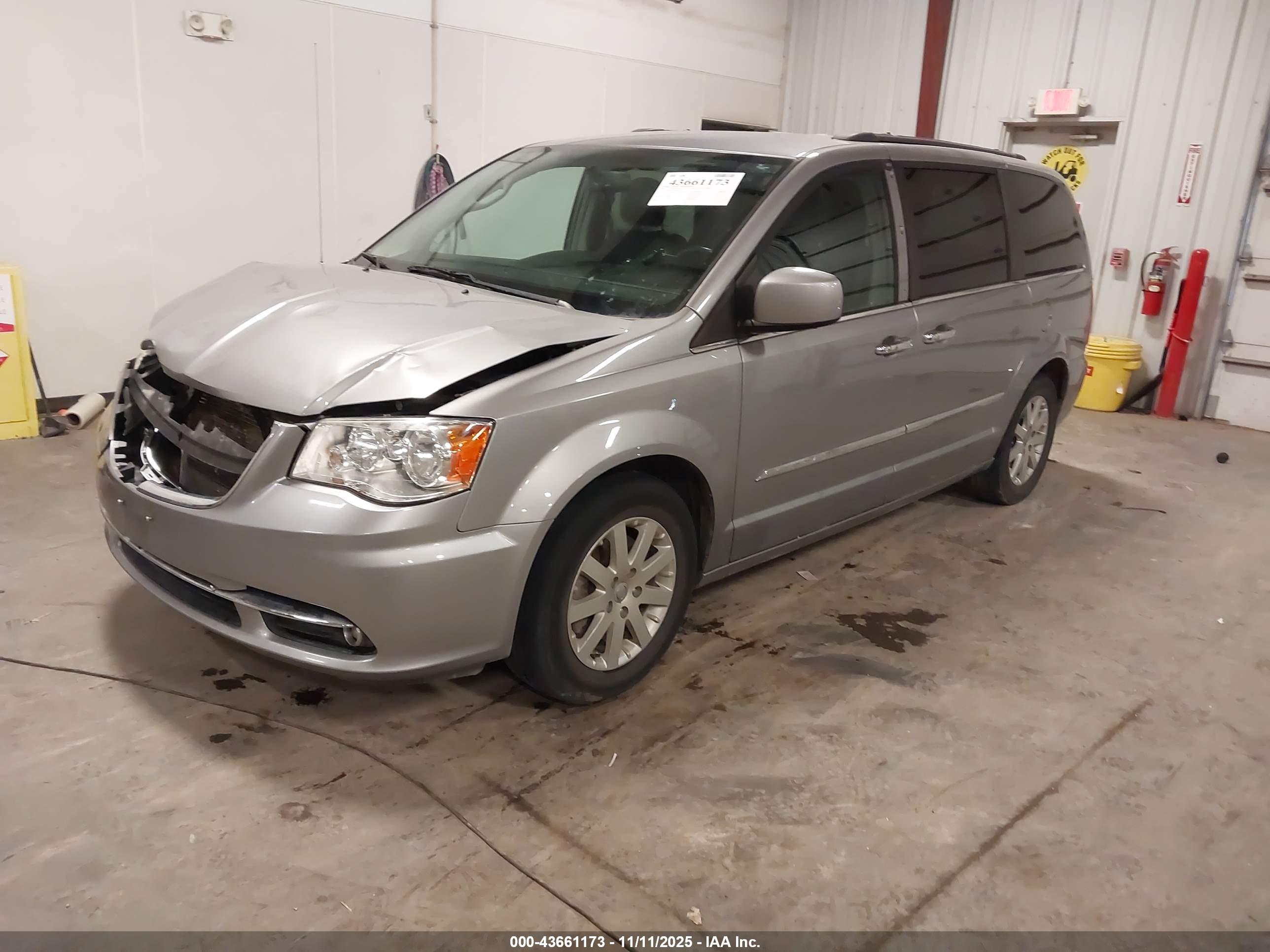 CHRYSLER TOWN image 2