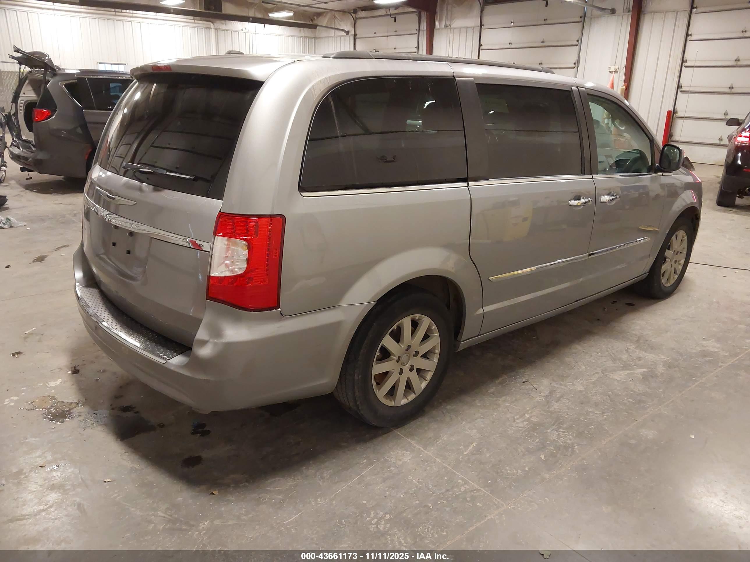 CHRYSLER TOWN image 4