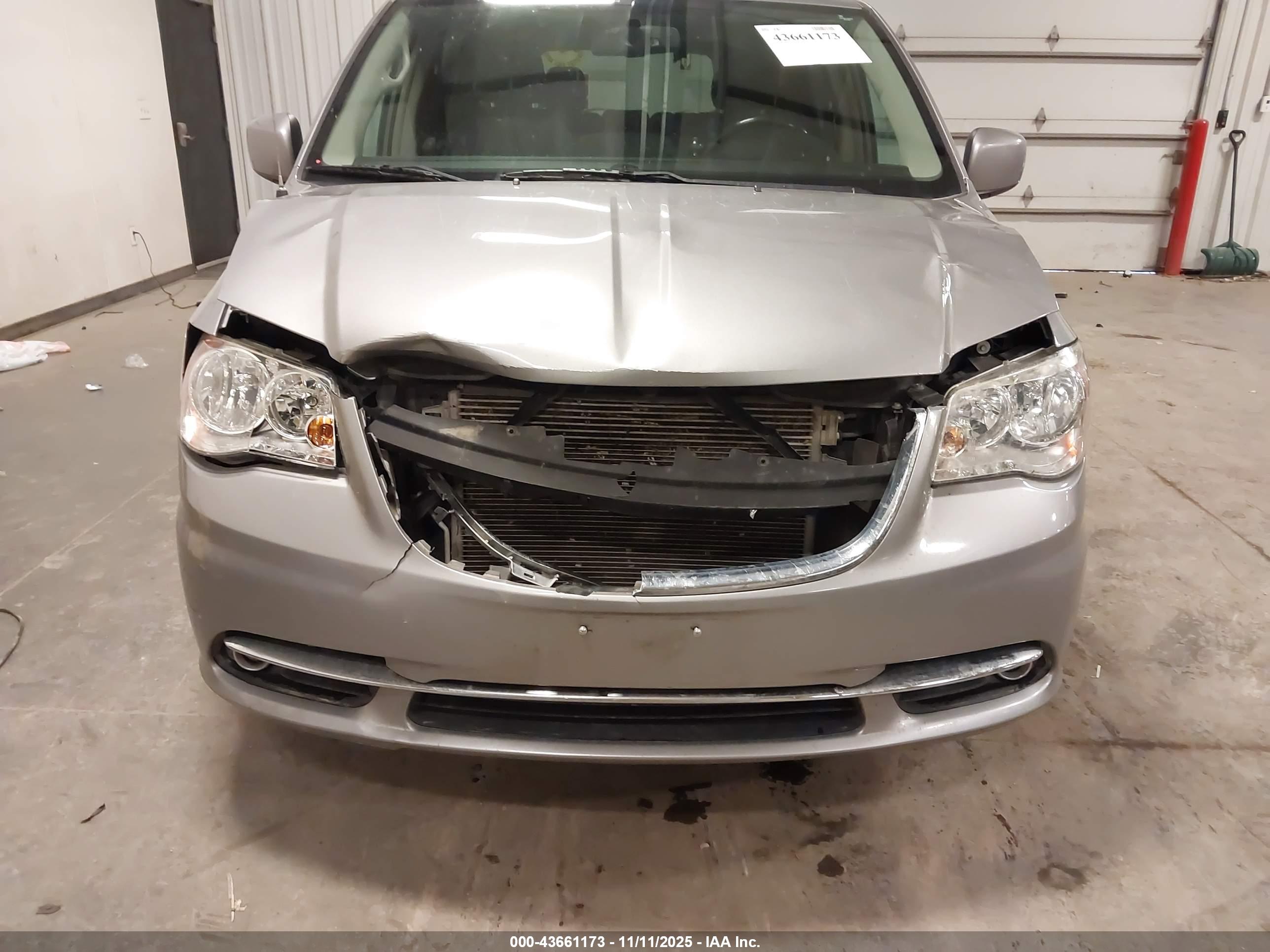 CHRYSLER TOWN image 6