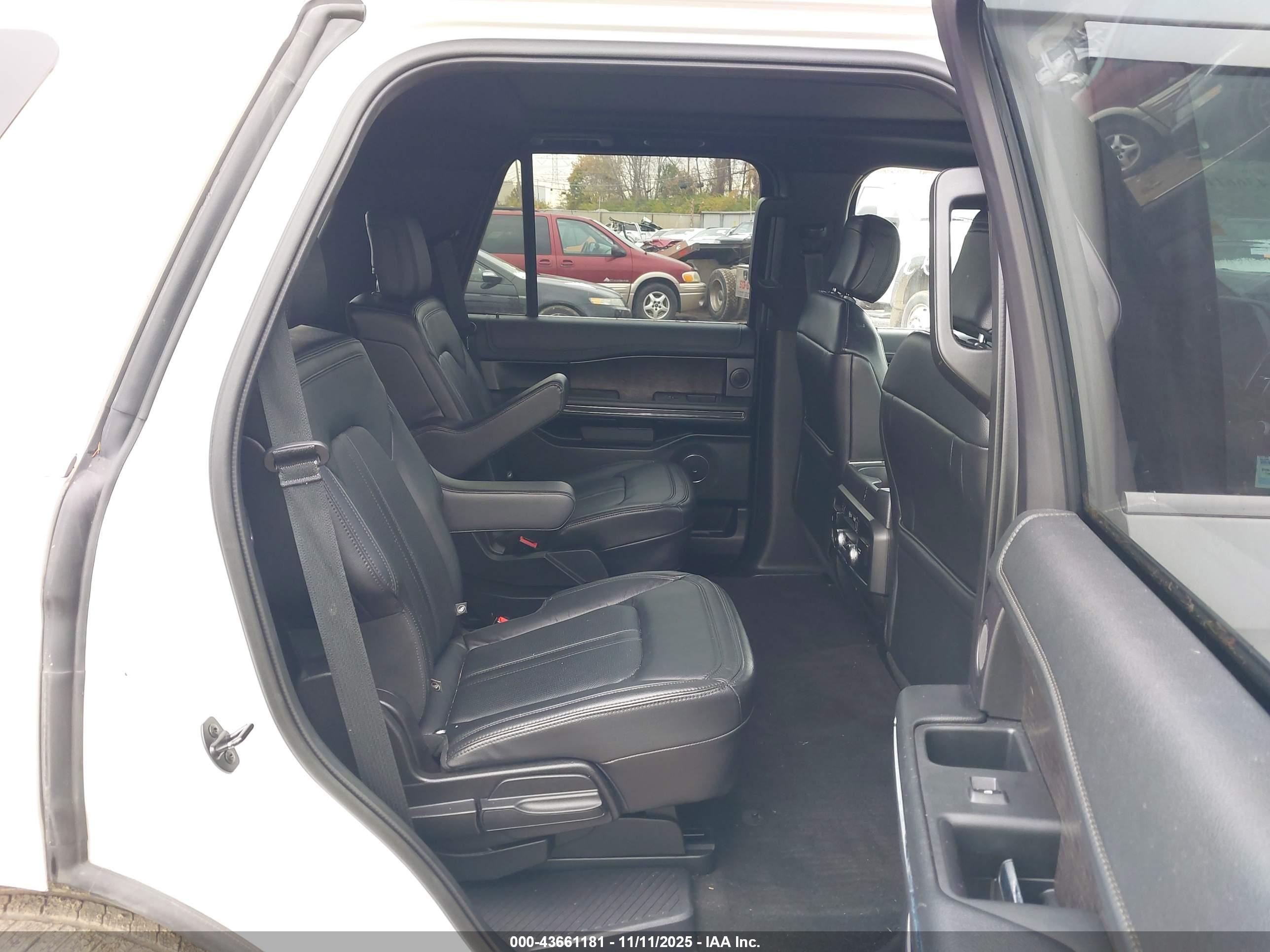 FORD EXPEDITION image 8