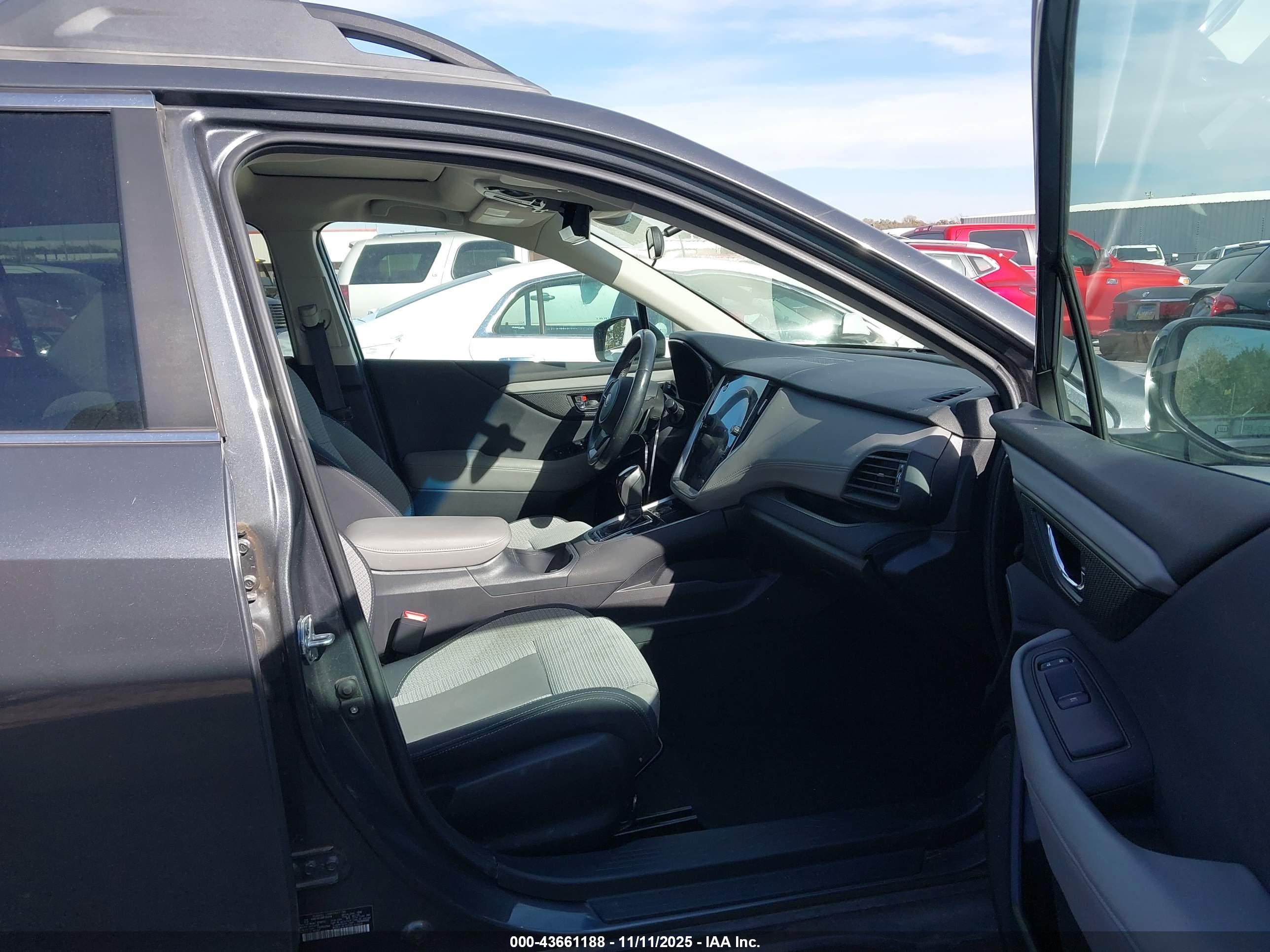 SUBARU OUTBACK image 5