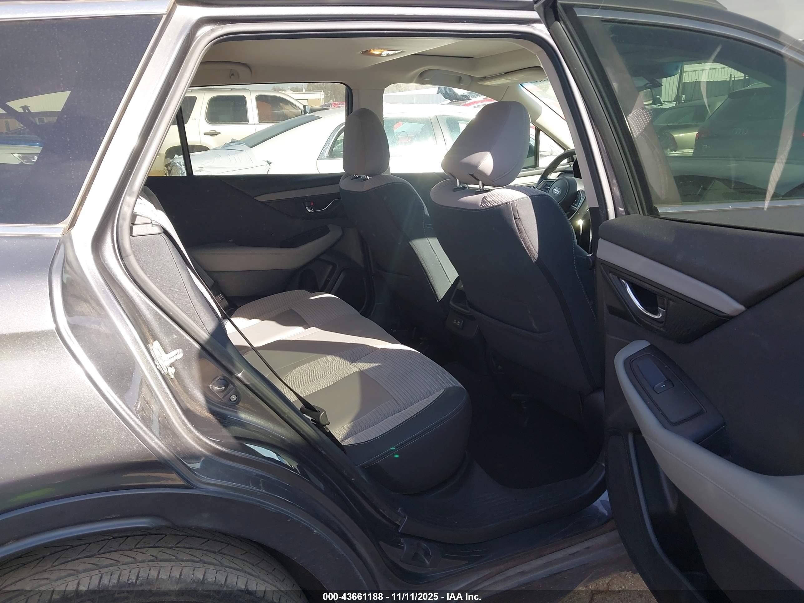 SUBARU OUTBACK image 8
