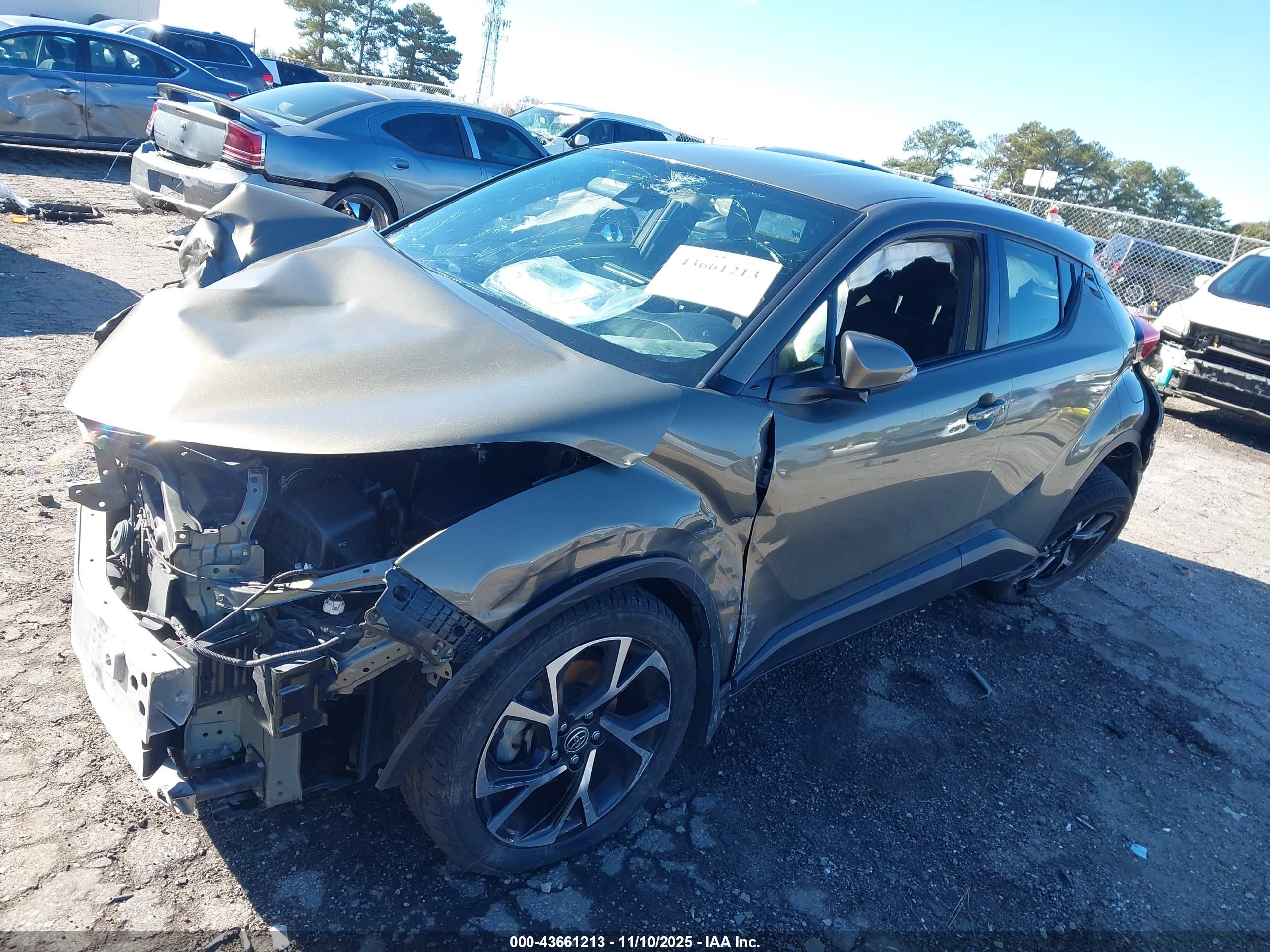 TOYOTA C-HR image 2