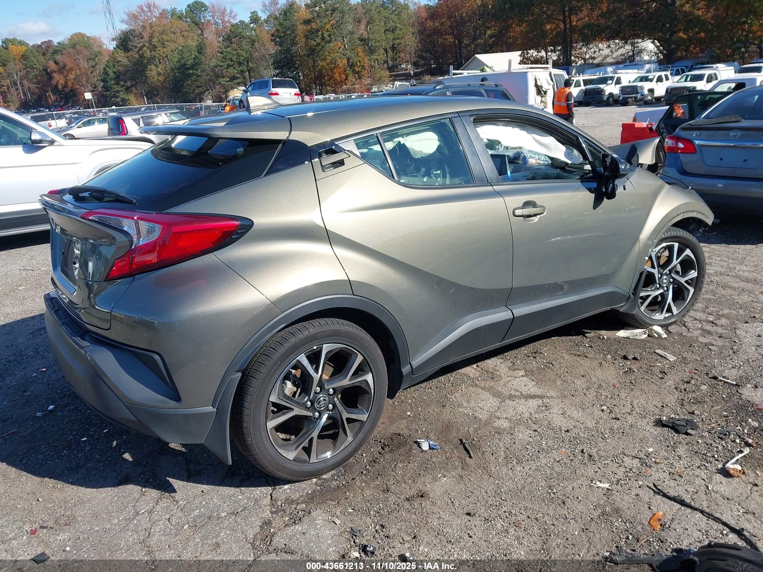 TOYOTA C-HR image 4
