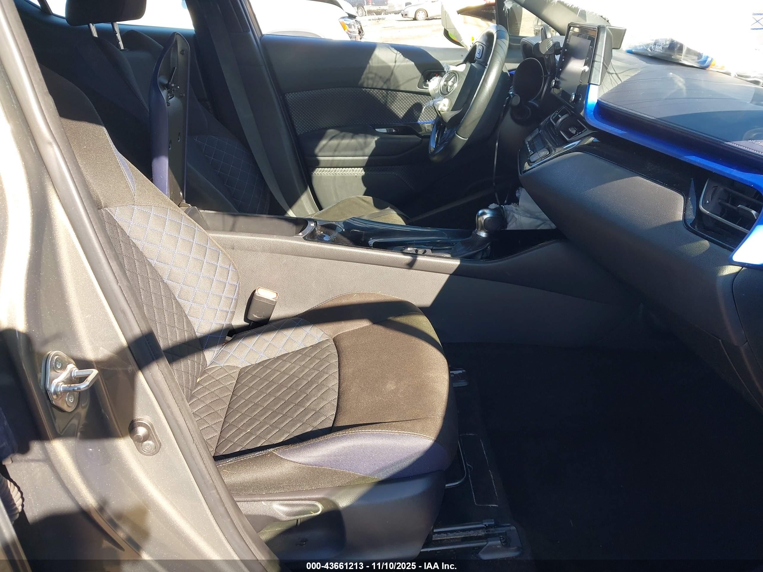 TOYOTA C-HR image 5