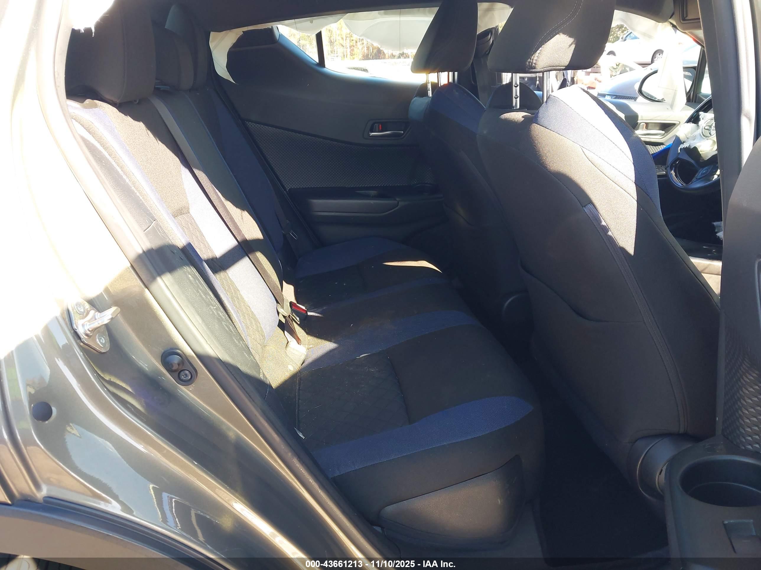 TOYOTA C-HR image 8