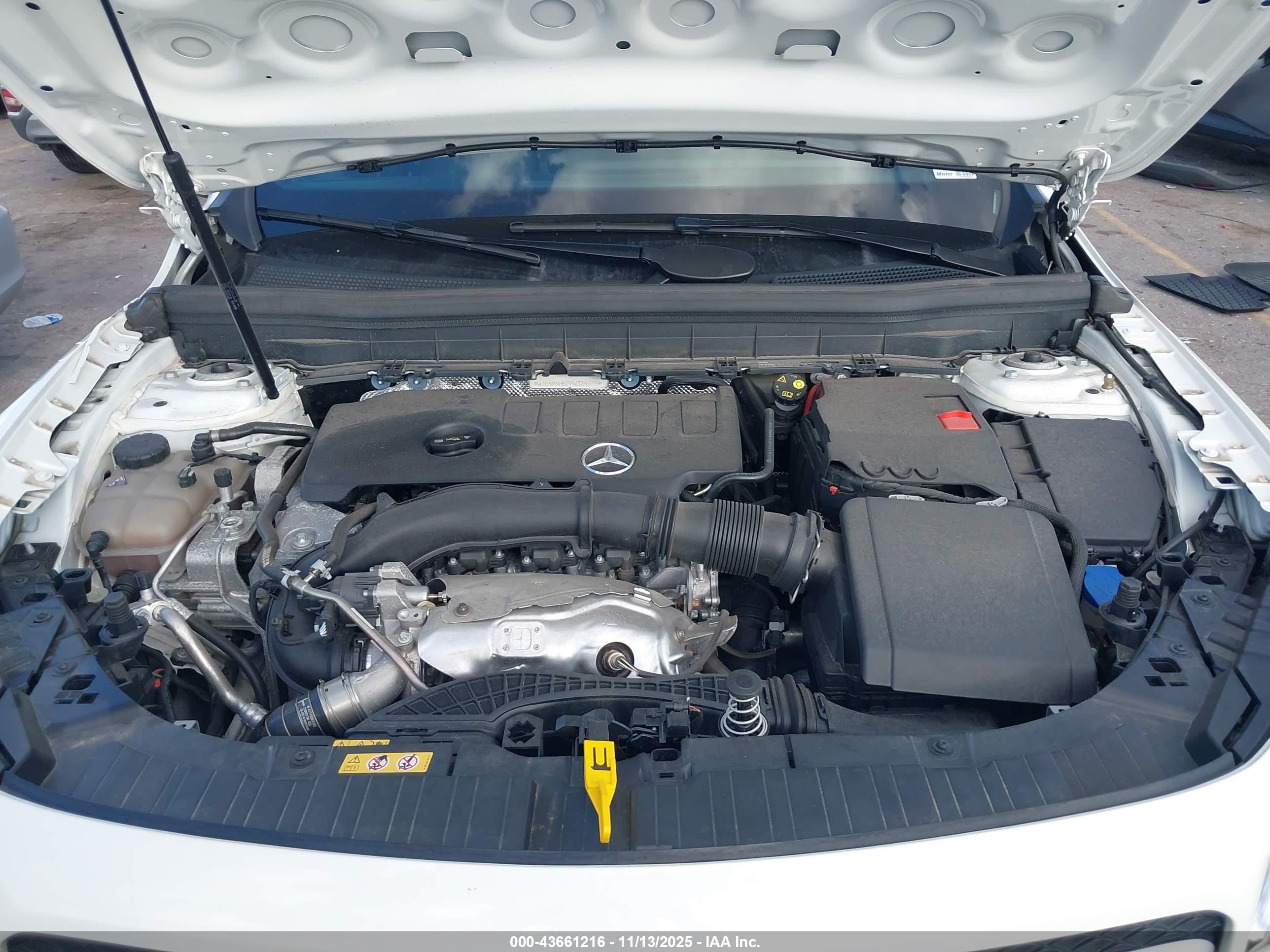 MERCEDES-BENZ GLB image 10
