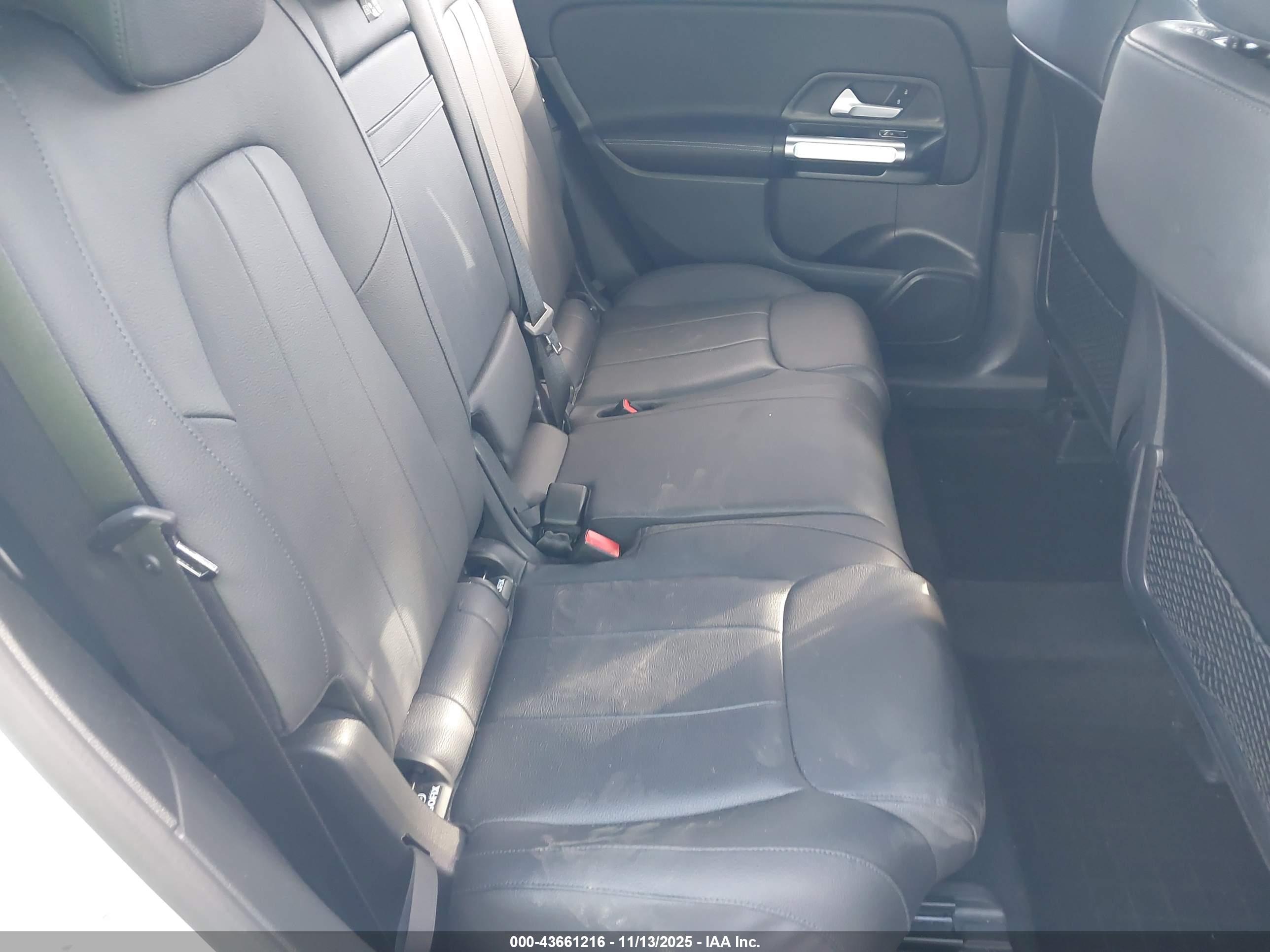 MERCEDES-BENZ GLB image 8
