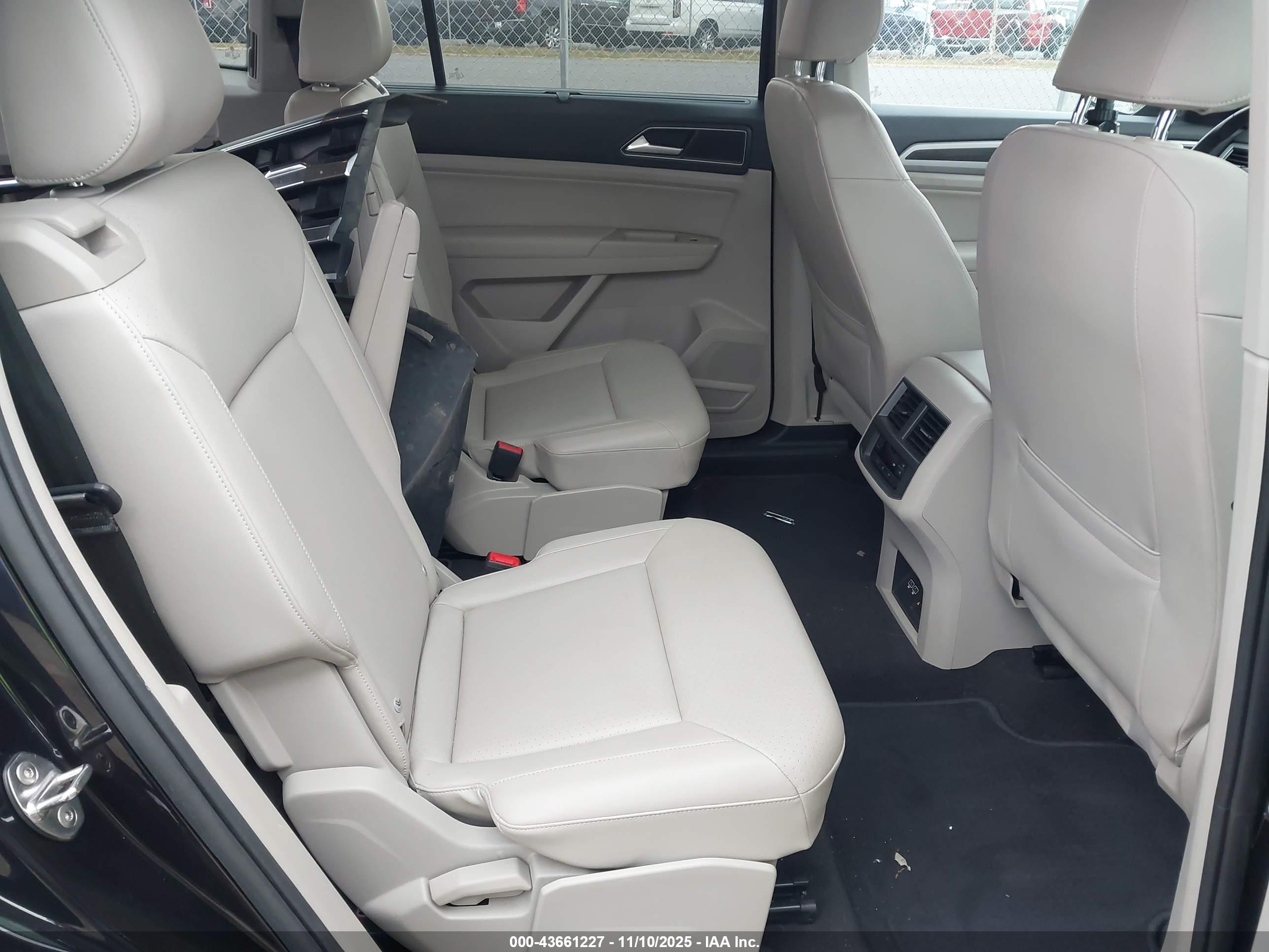 VOLKSWAGEN ATLAS image 8