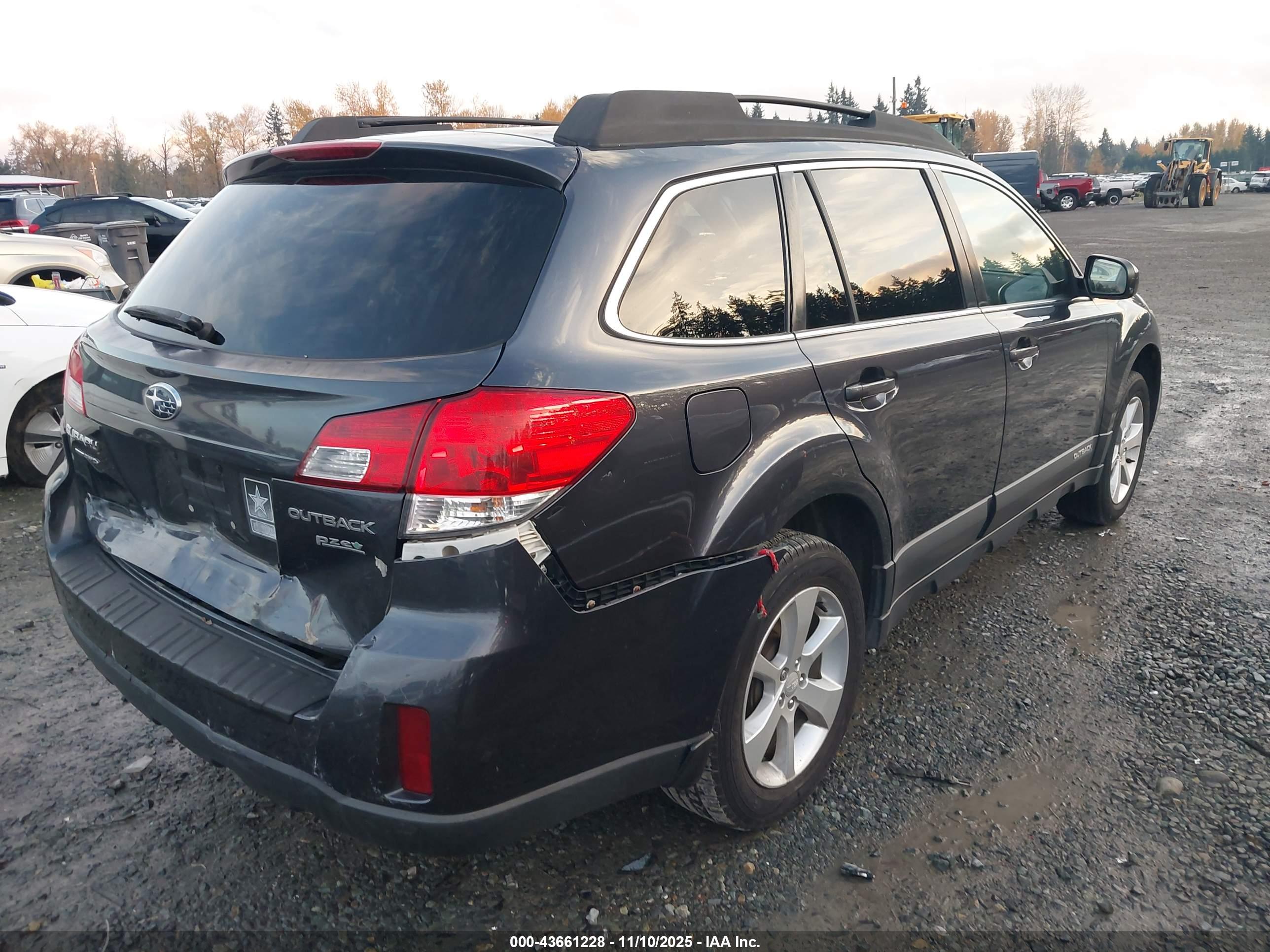 SUBARU OUTBACK image 4