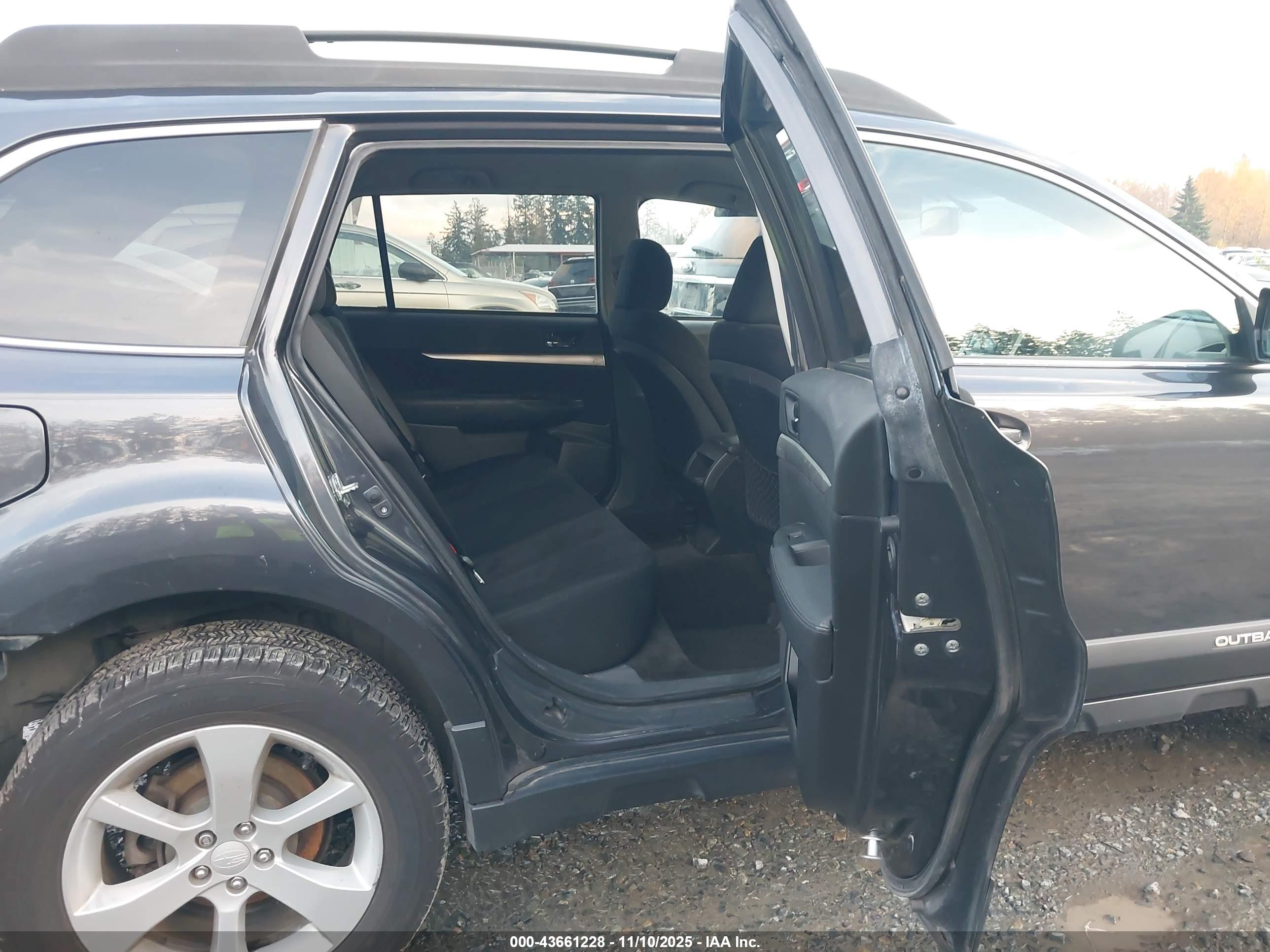 SUBARU OUTBACK image 8
