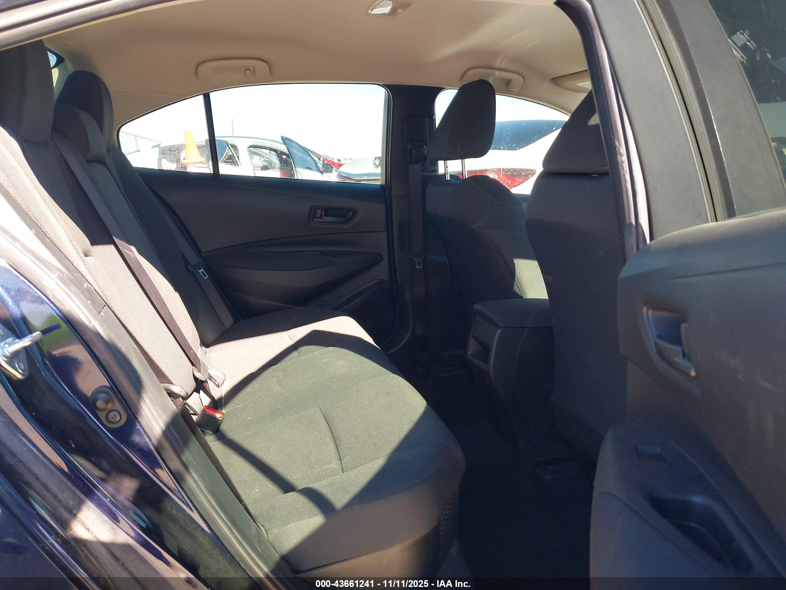 TOYOTA COROLLA image 8
