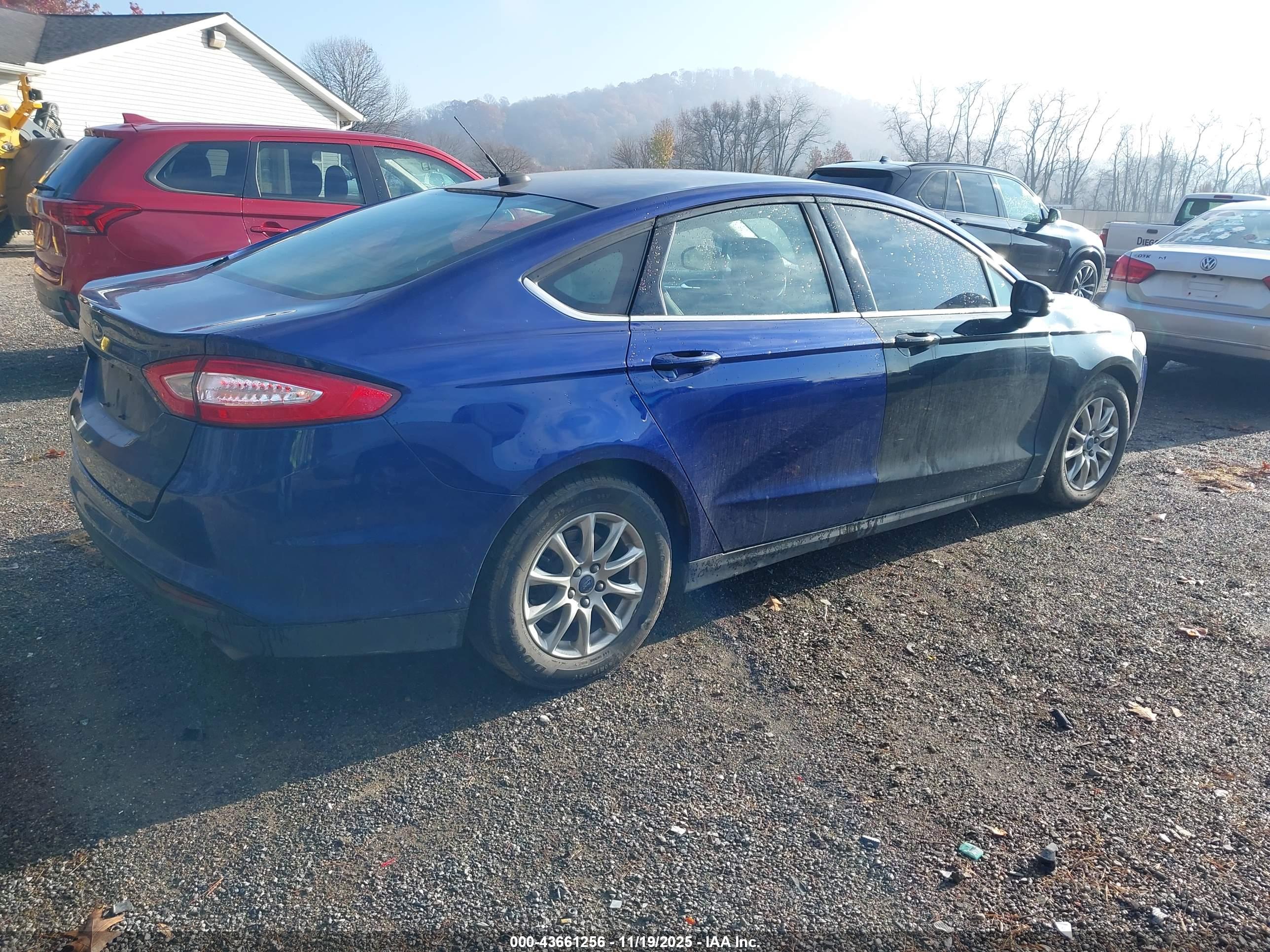 FORD FUSION image 4