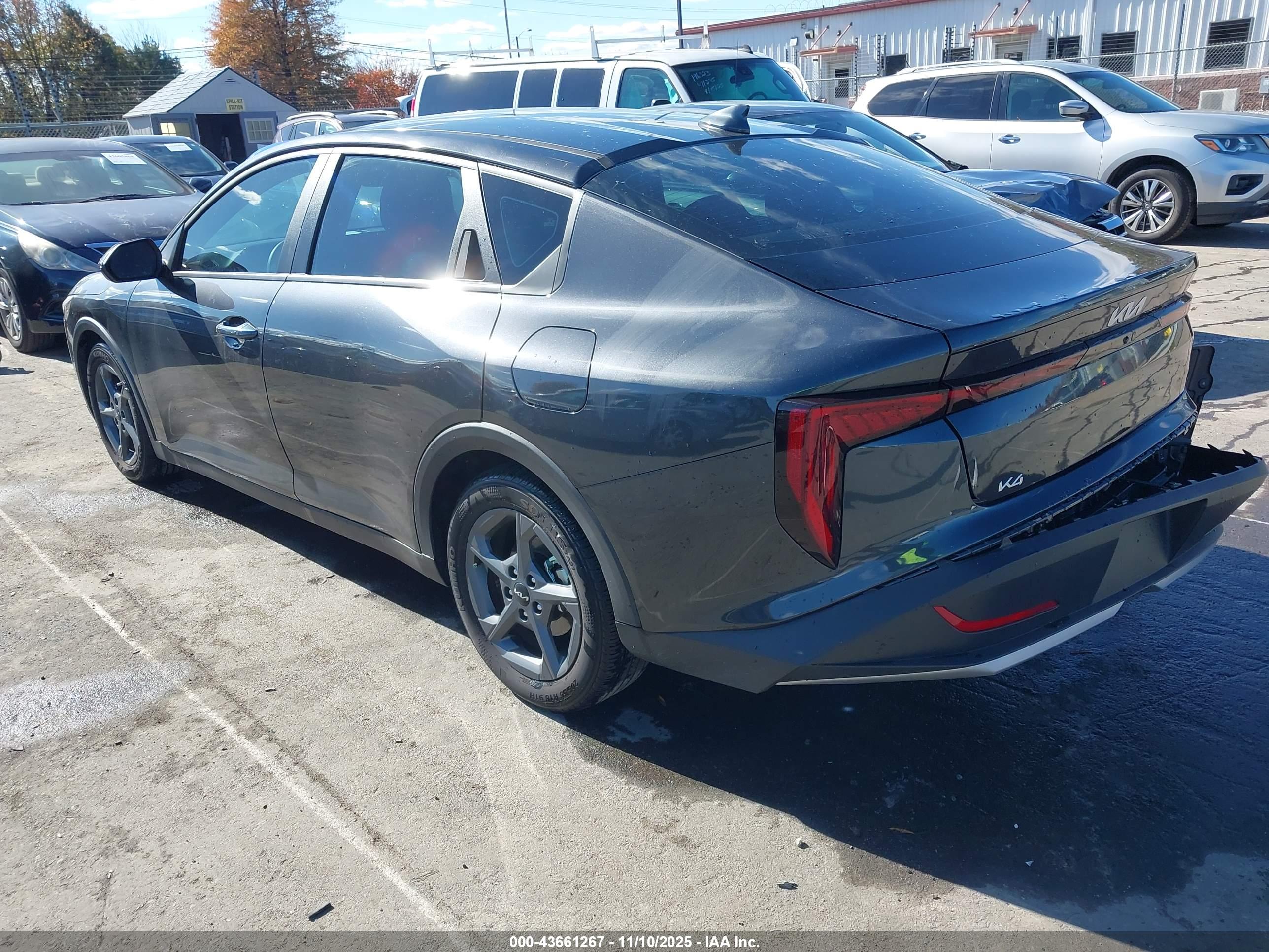 KIA K4 image 3