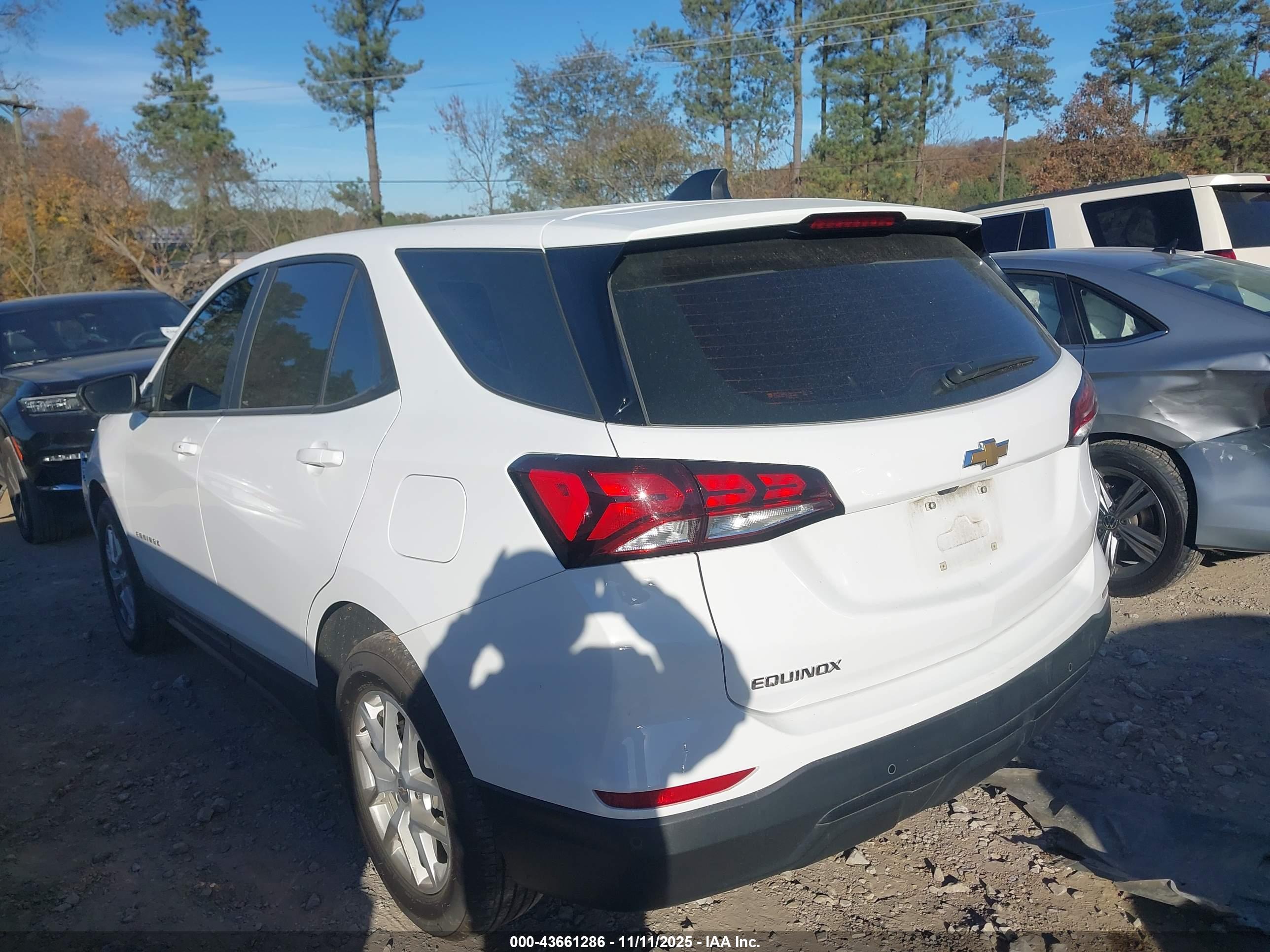 CHEVROLET EQUINOX image 3
