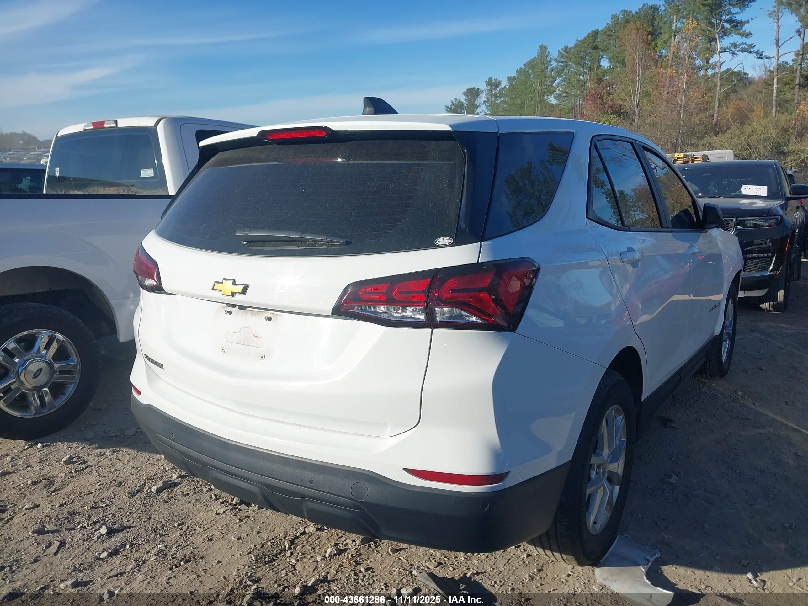 CHEVROLET EQUINOX image 4