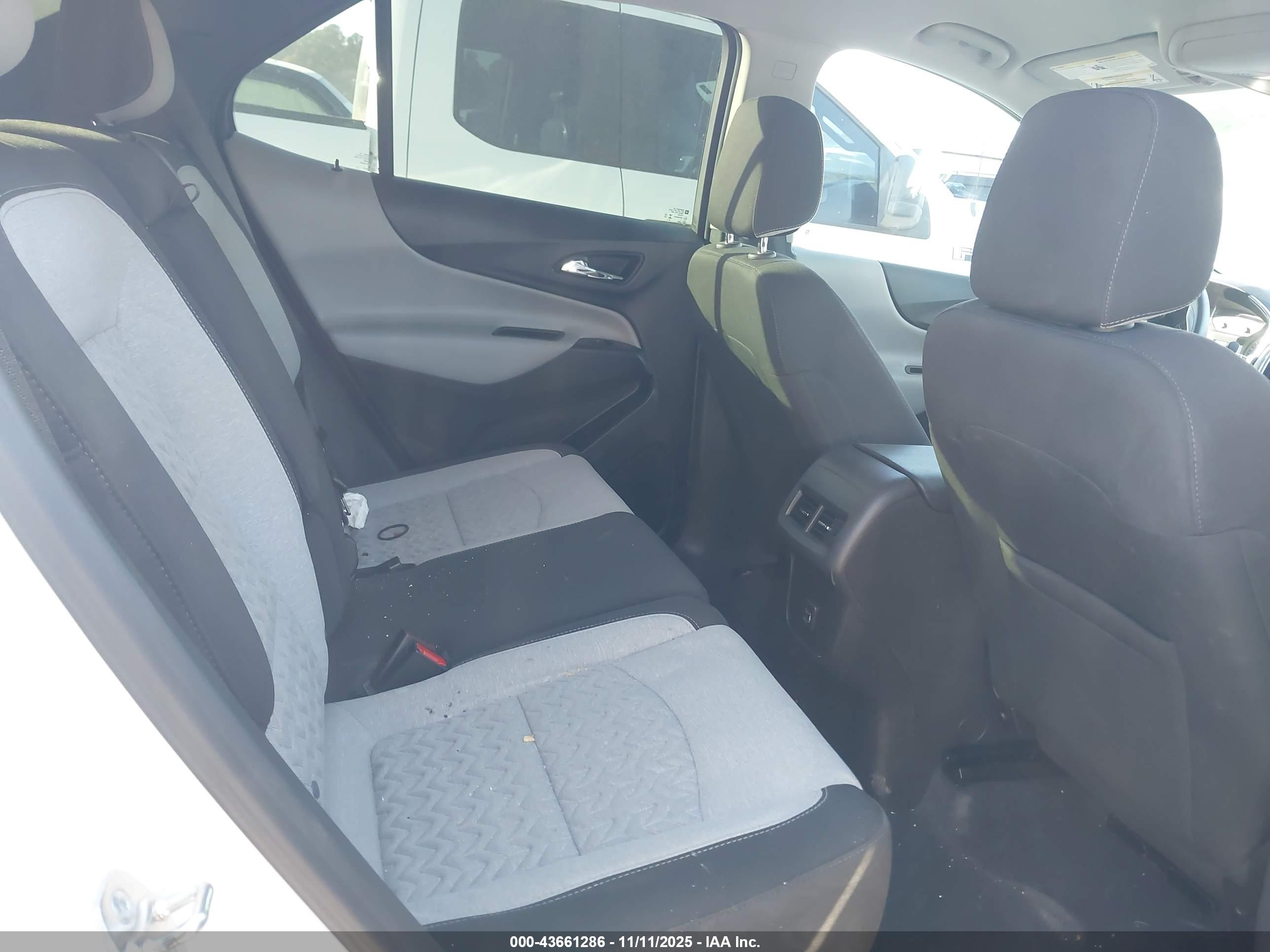 CHEVROLET EQUINOX image 8