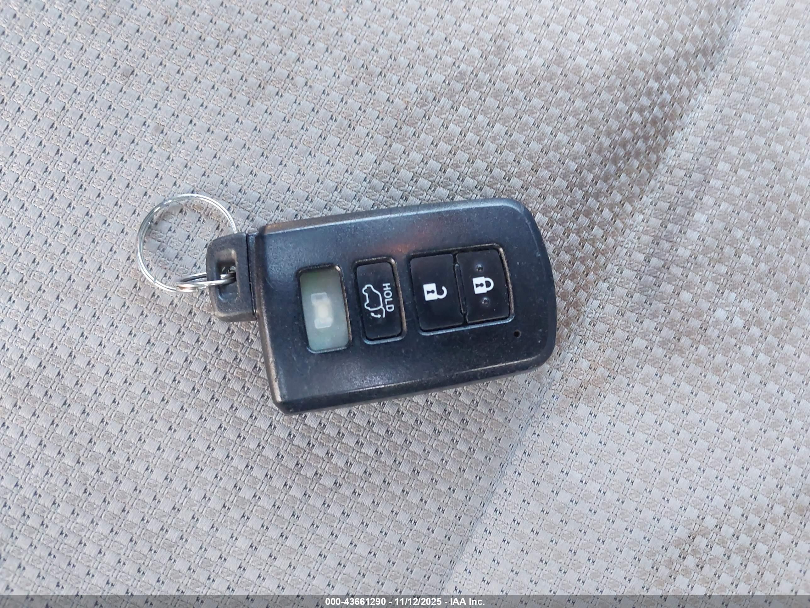 TOYOTA RAV4 image 11