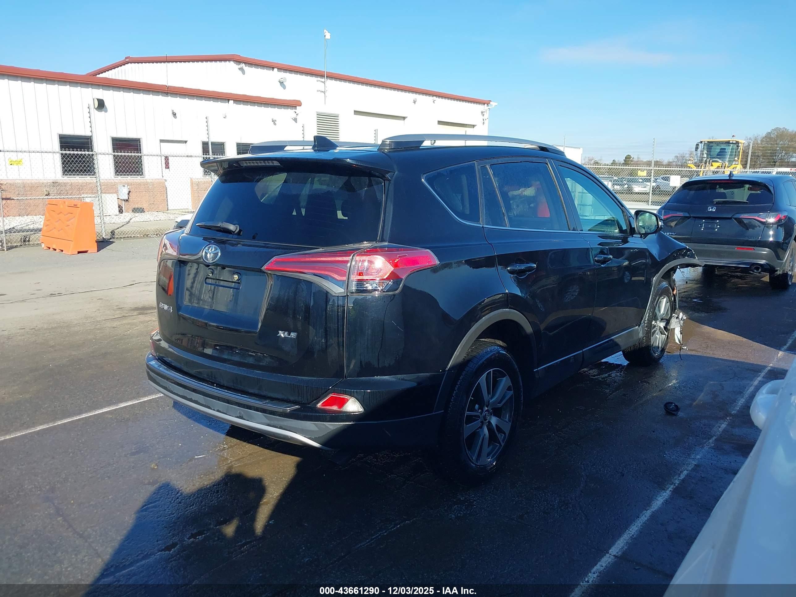 TOYOTA RAV4 image 4