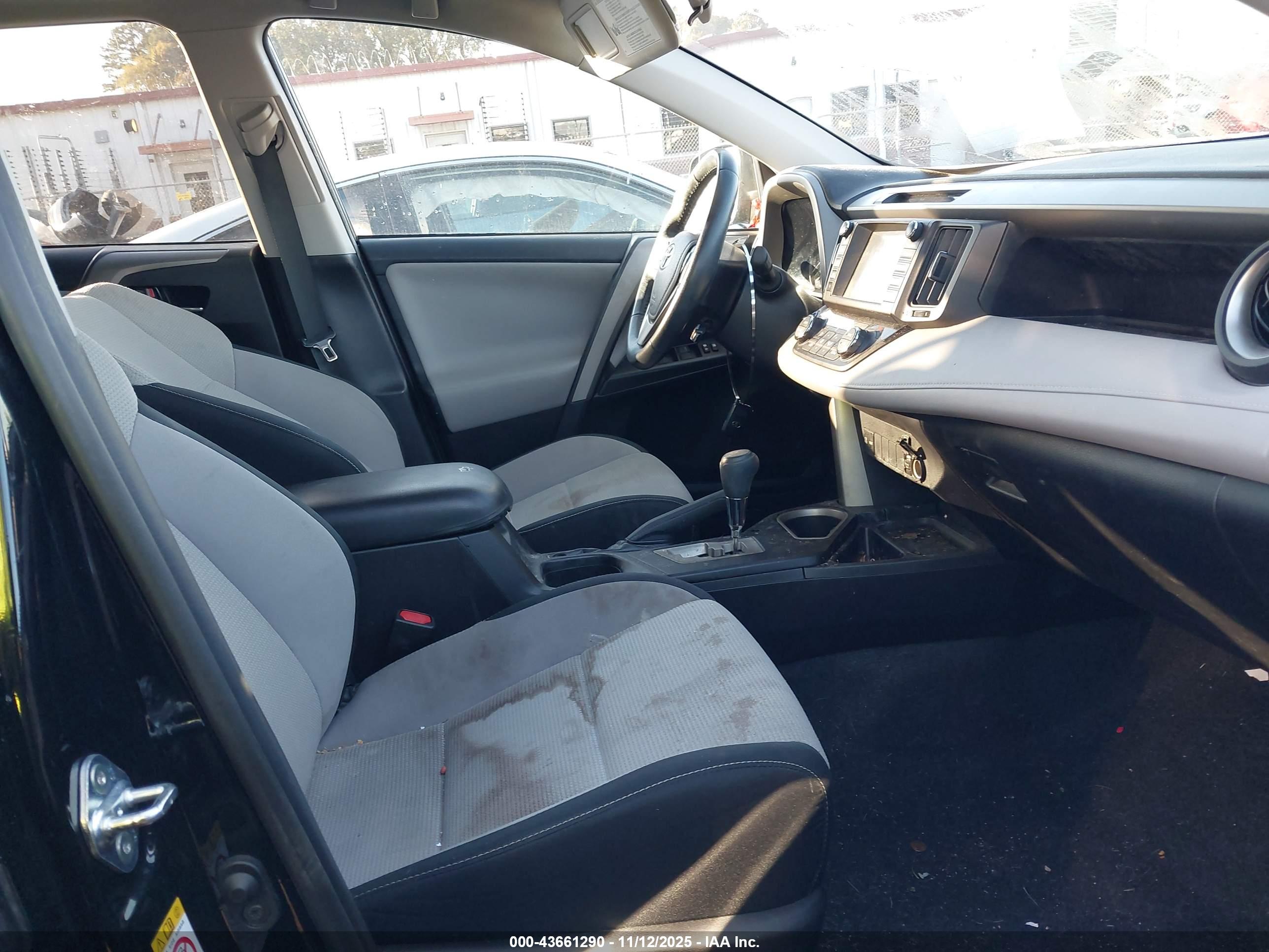 TOYOTA RAV4 image 5