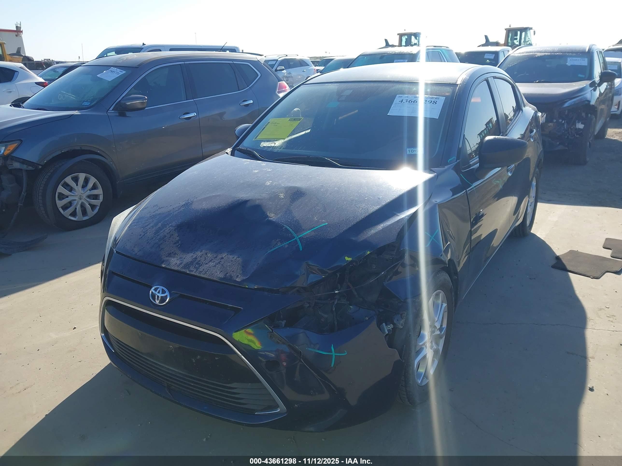 TOYOTA YARIS image 2