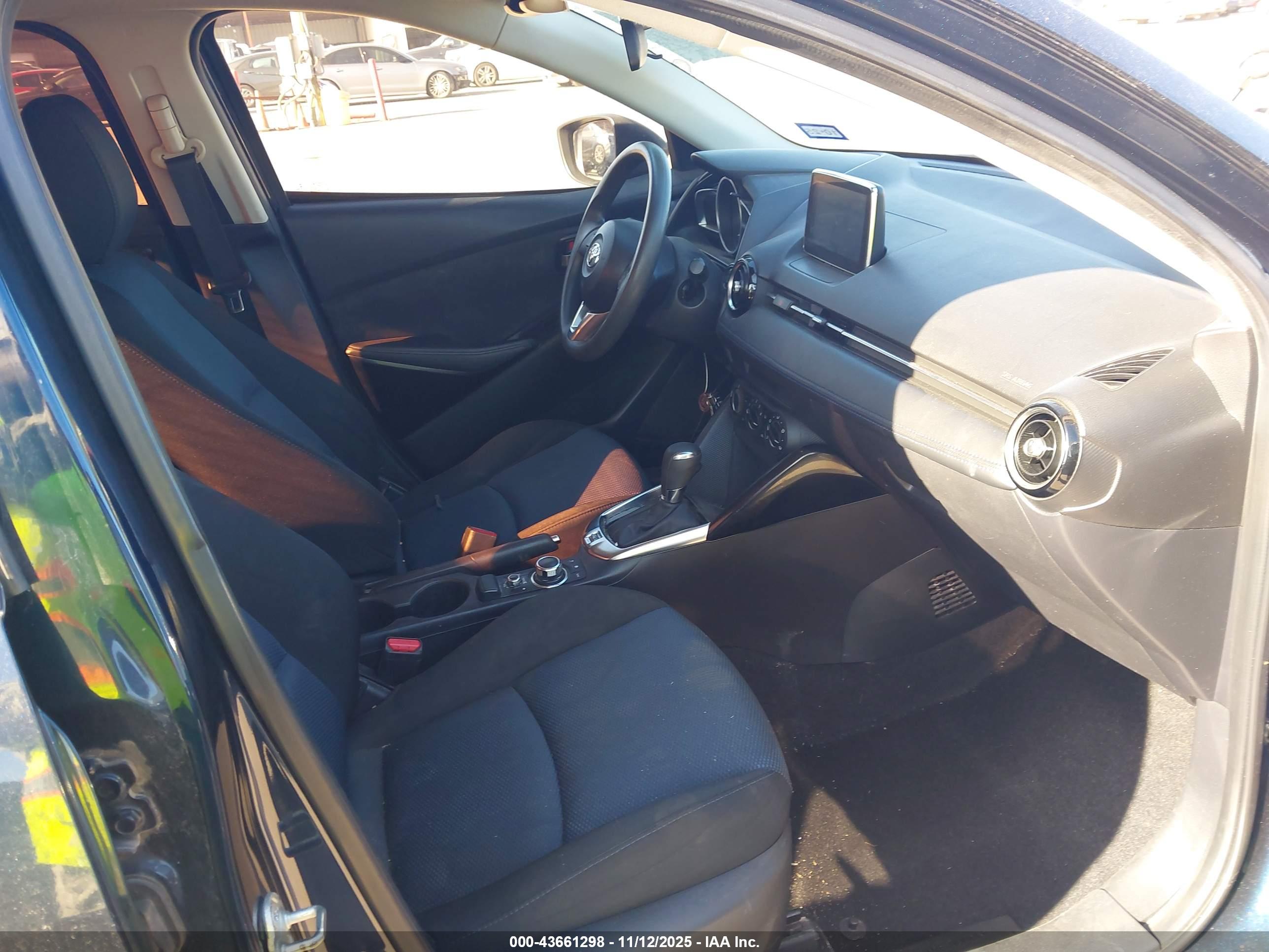 TOYOTA YARIS image 5