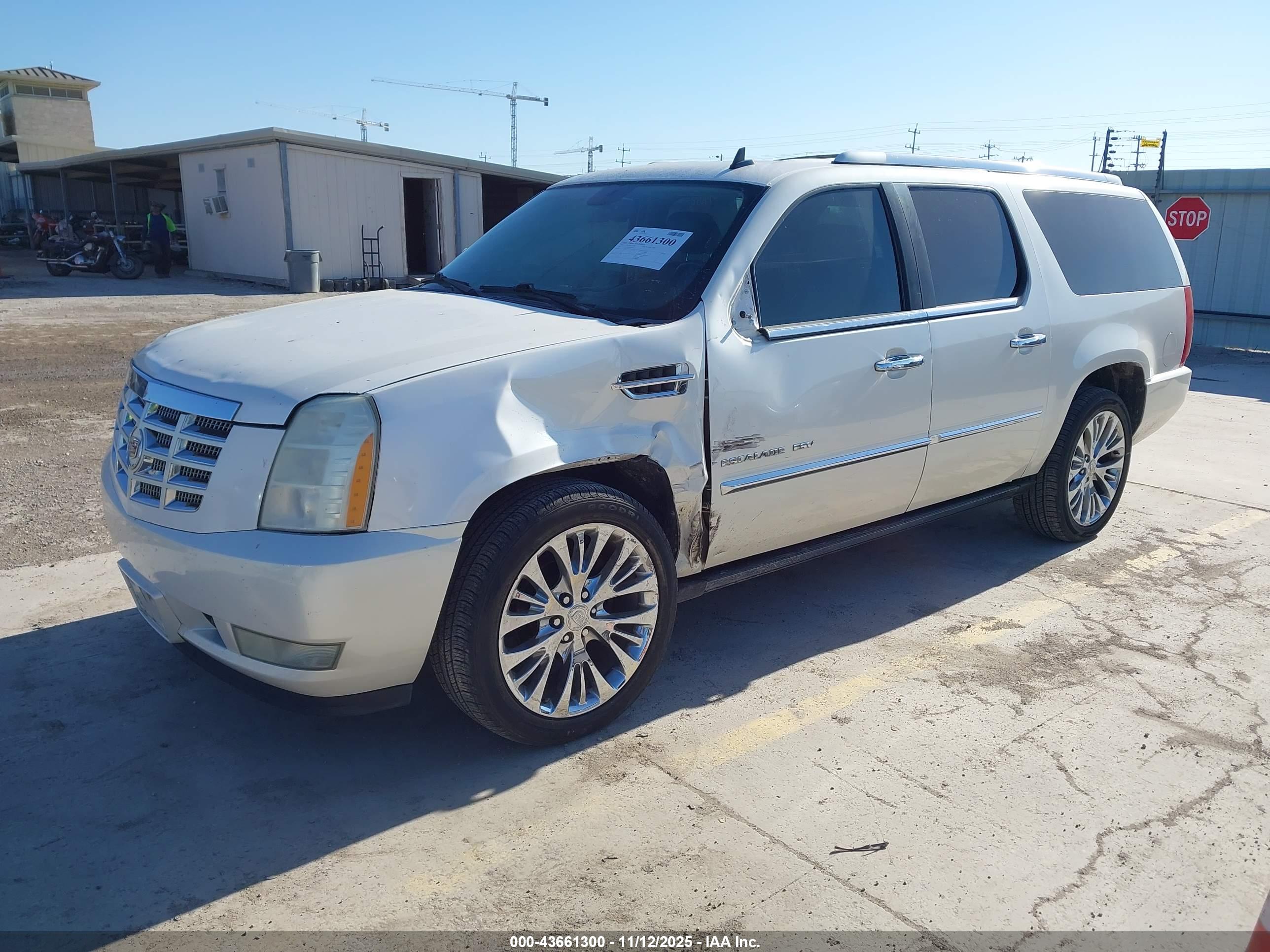 CADILLAC ESCALADE image 2