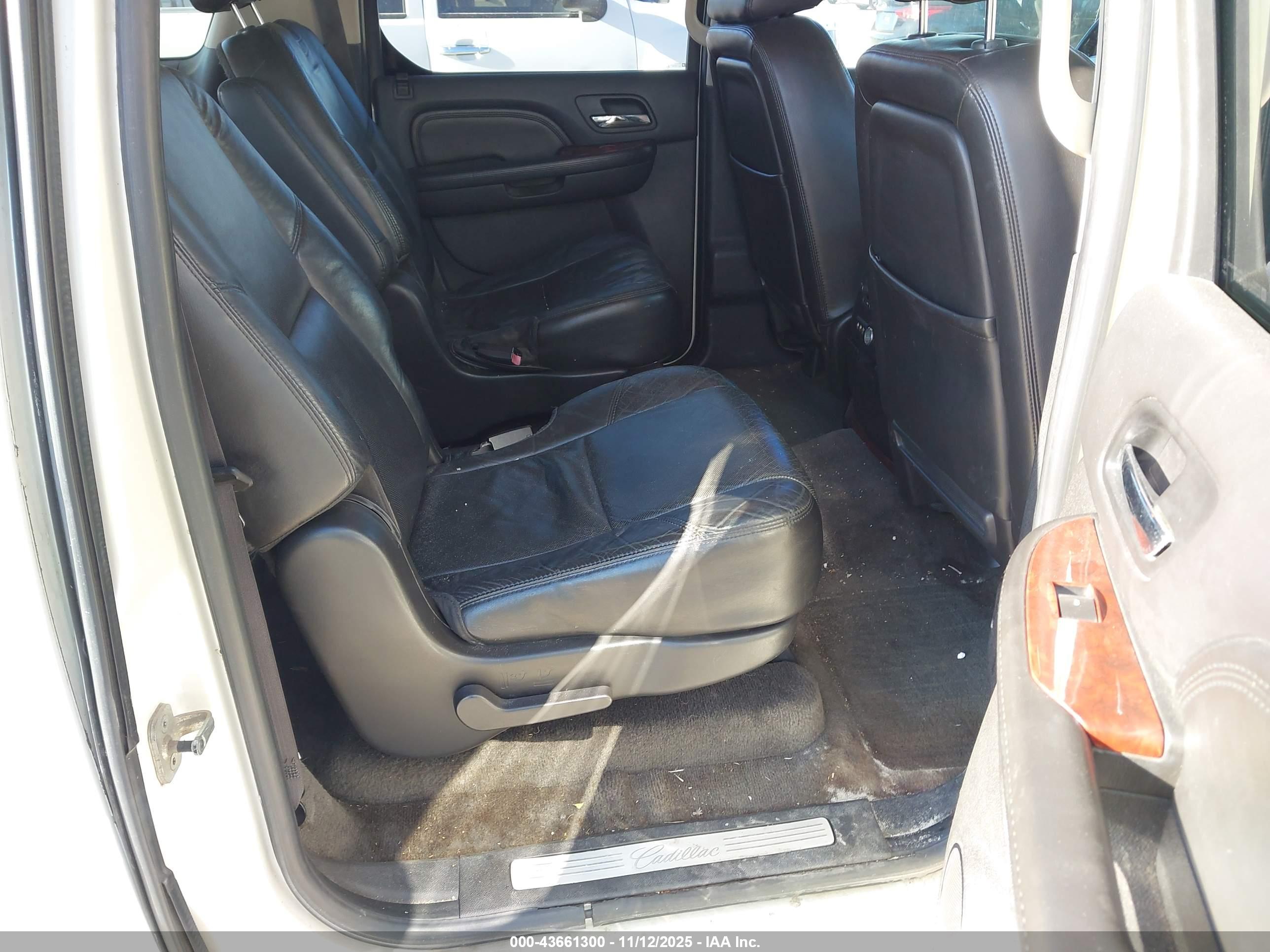 CADILLAC ESCALADE image 8