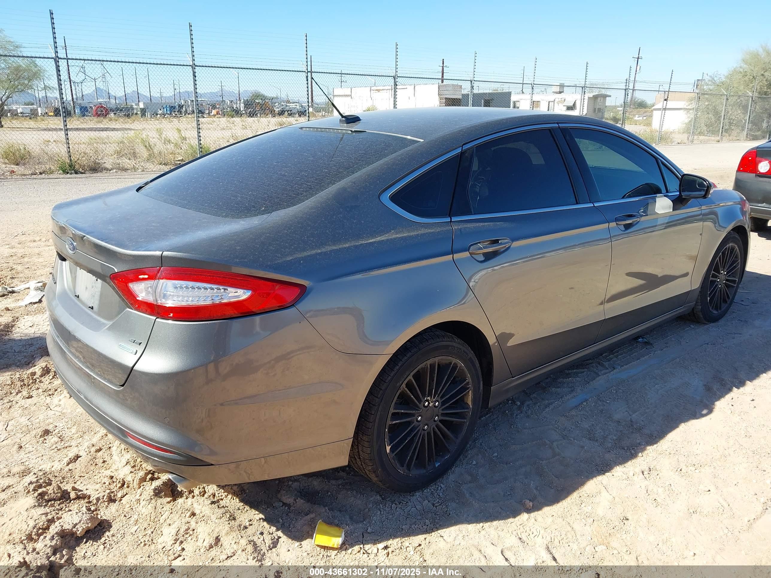 FORD FUSION image 4