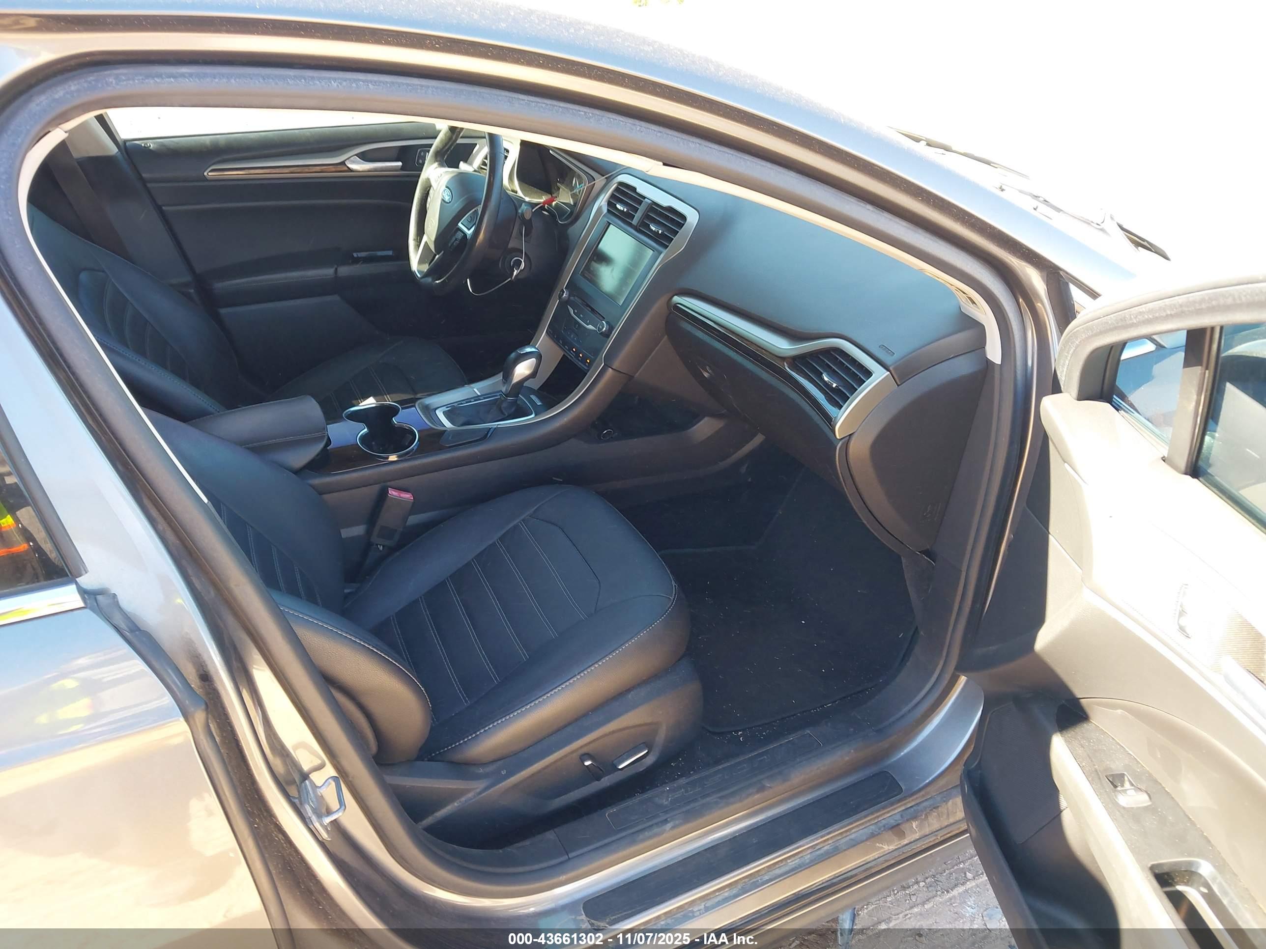 FORD FUSION image 5