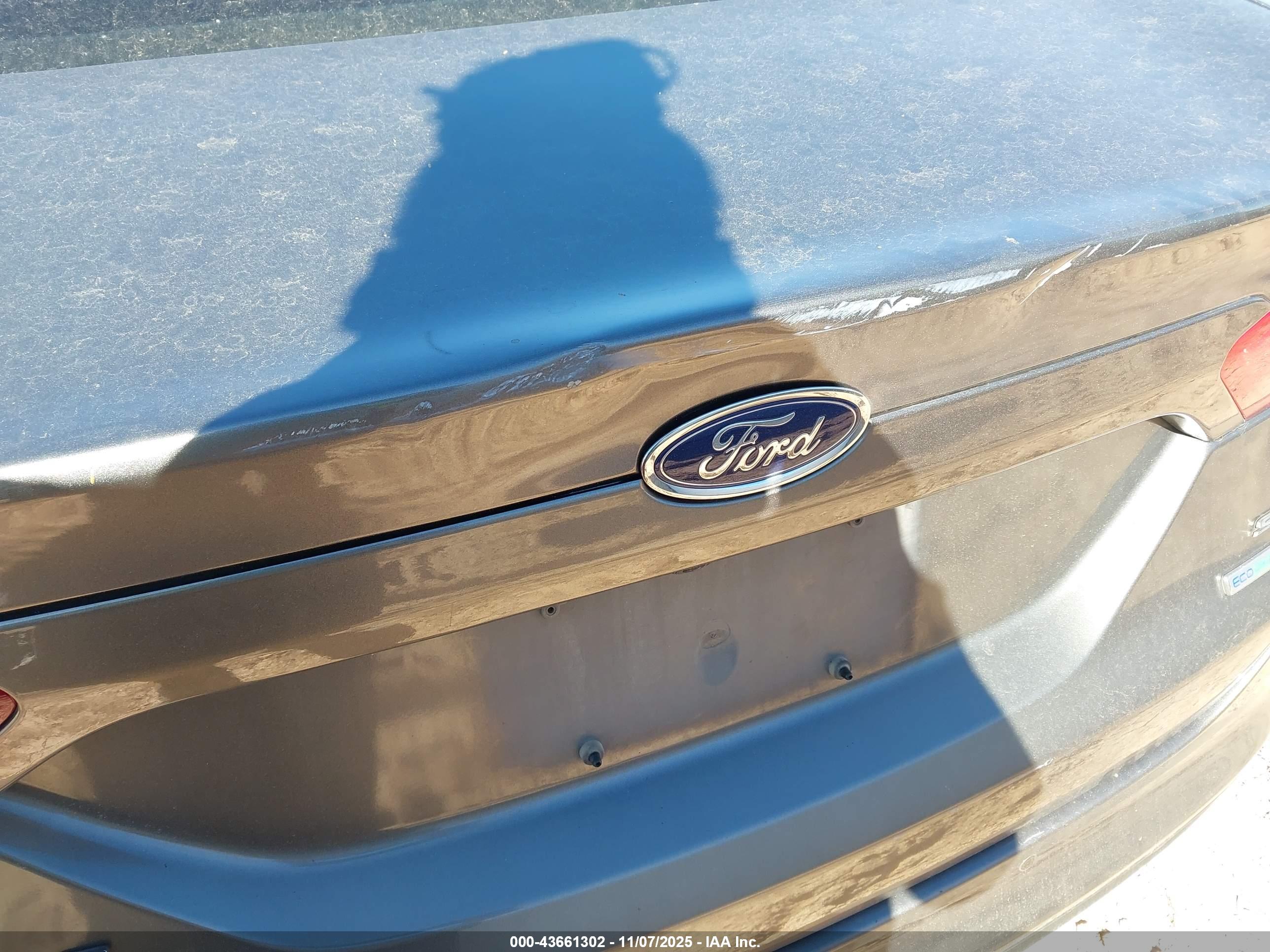 FORD FUSION image 6
