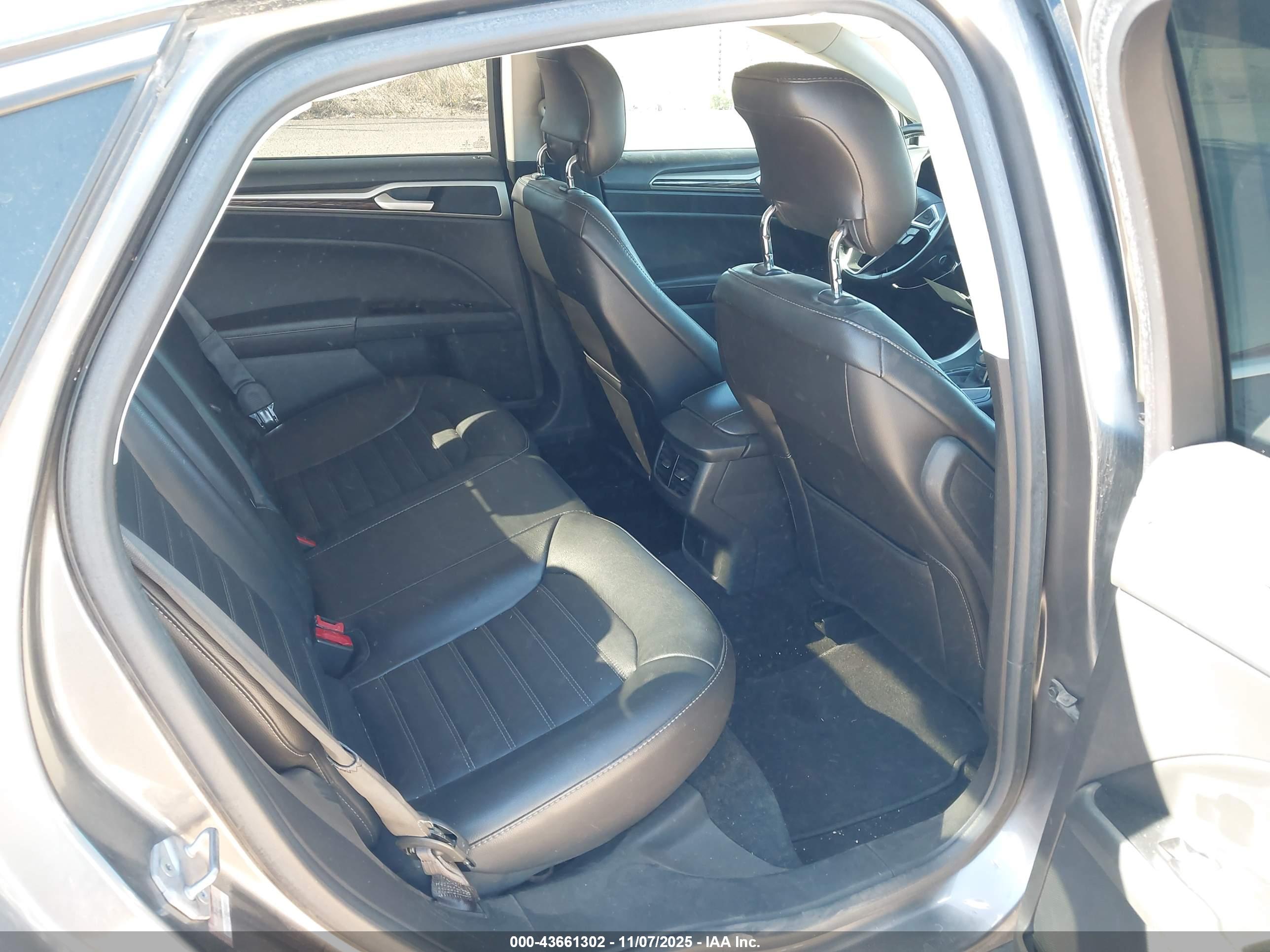 FORD FUSION image 8