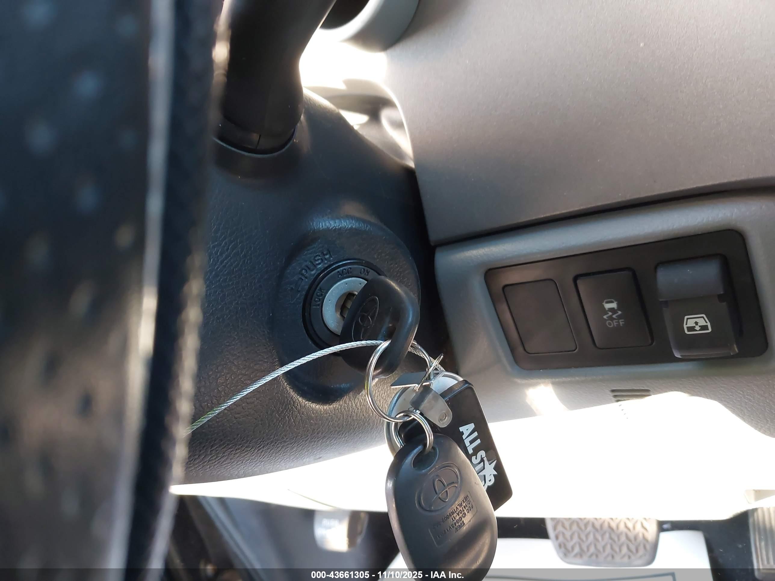 TOYOTA TUNDRA image 11