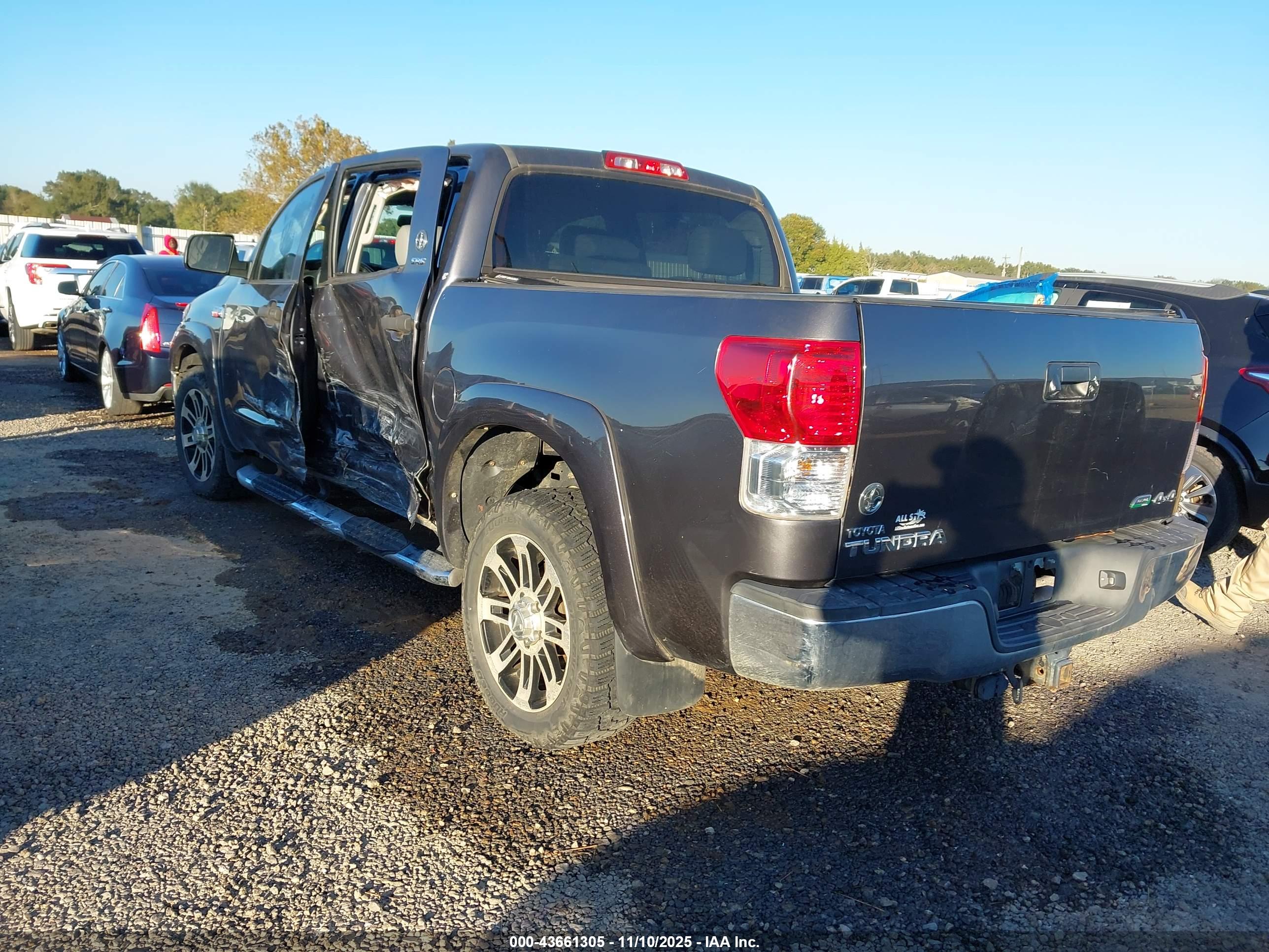 TOYOTA TUNDRA image 3