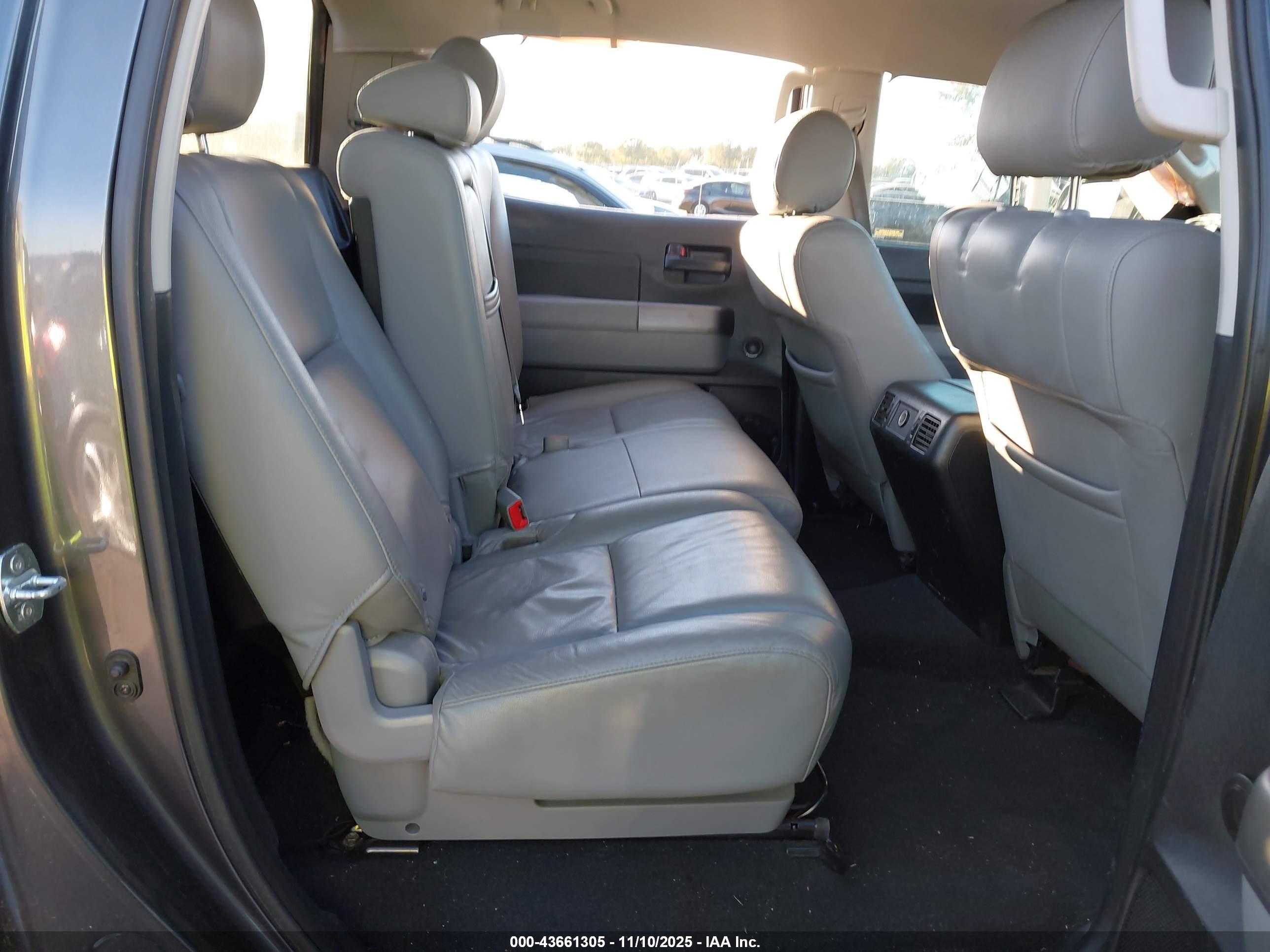 TOYOTA TUNDRA image 8