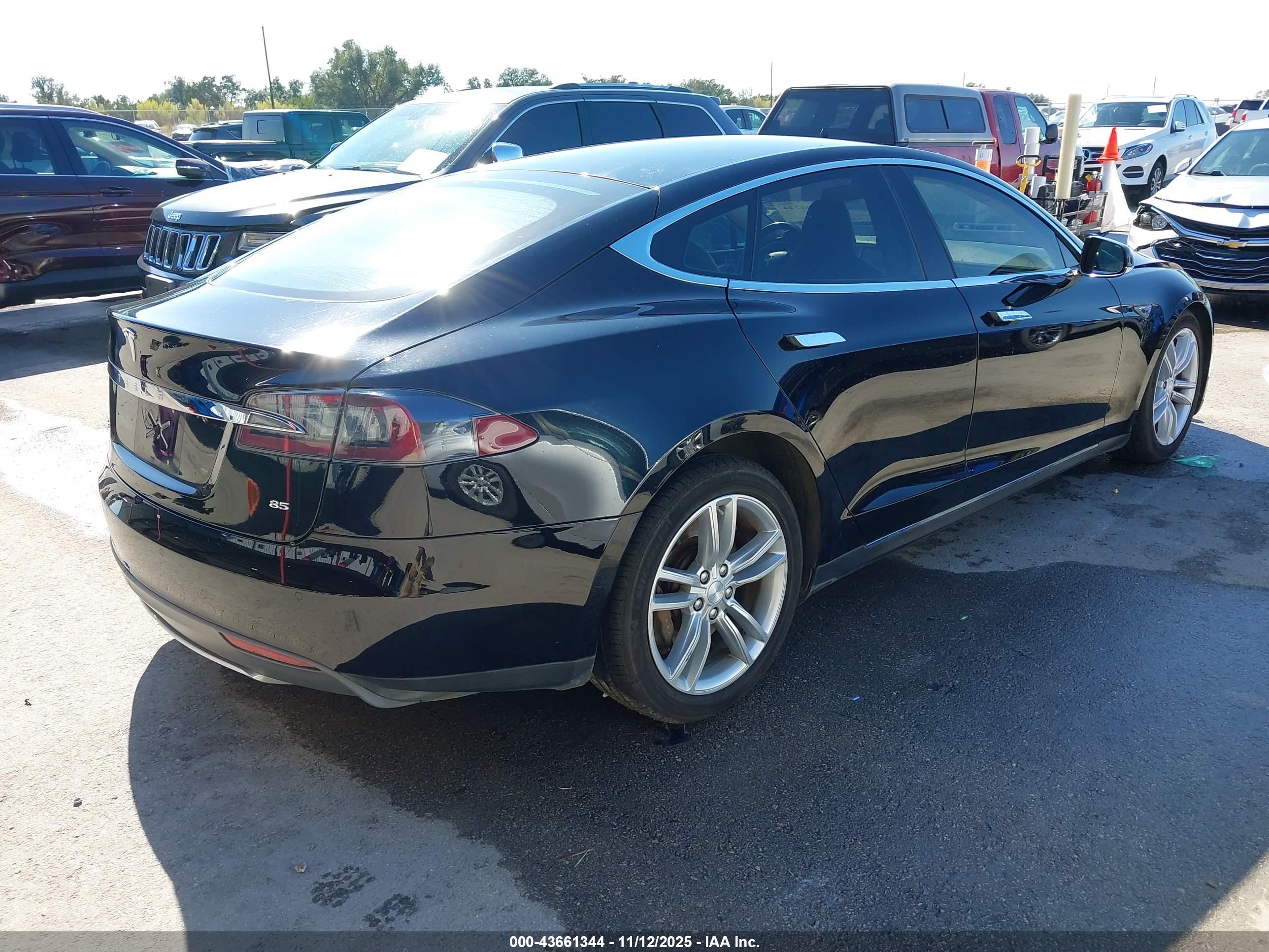 TESLA MODEL image 4