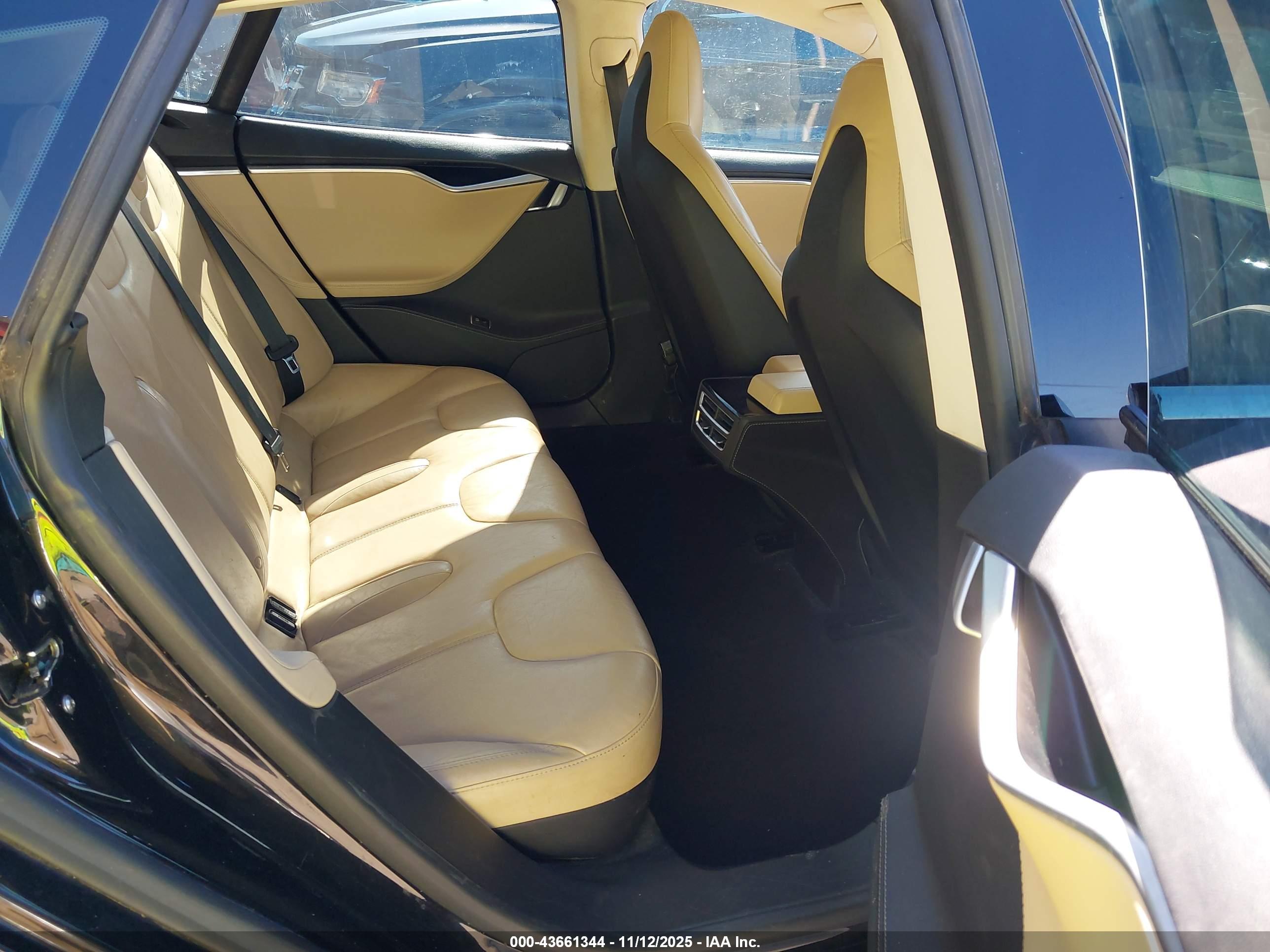 TESLA MODEL image 8