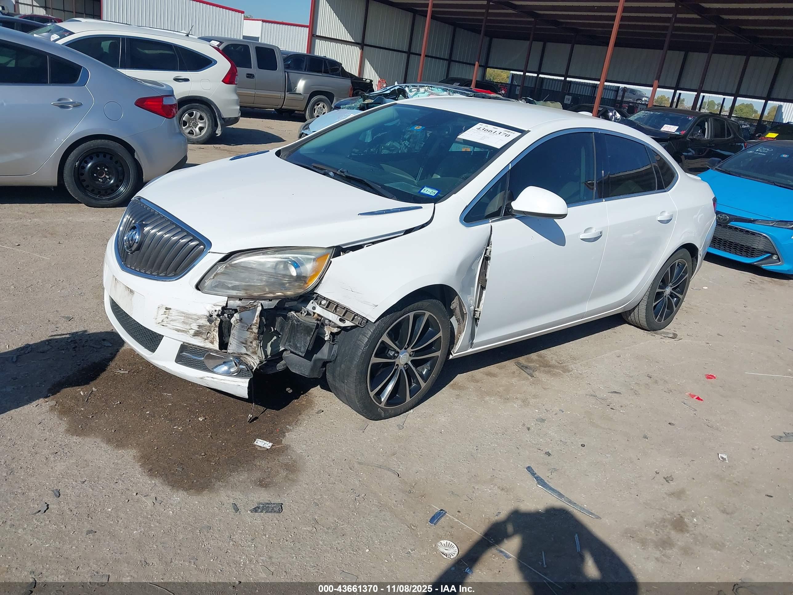 BUICK VERANO image 2