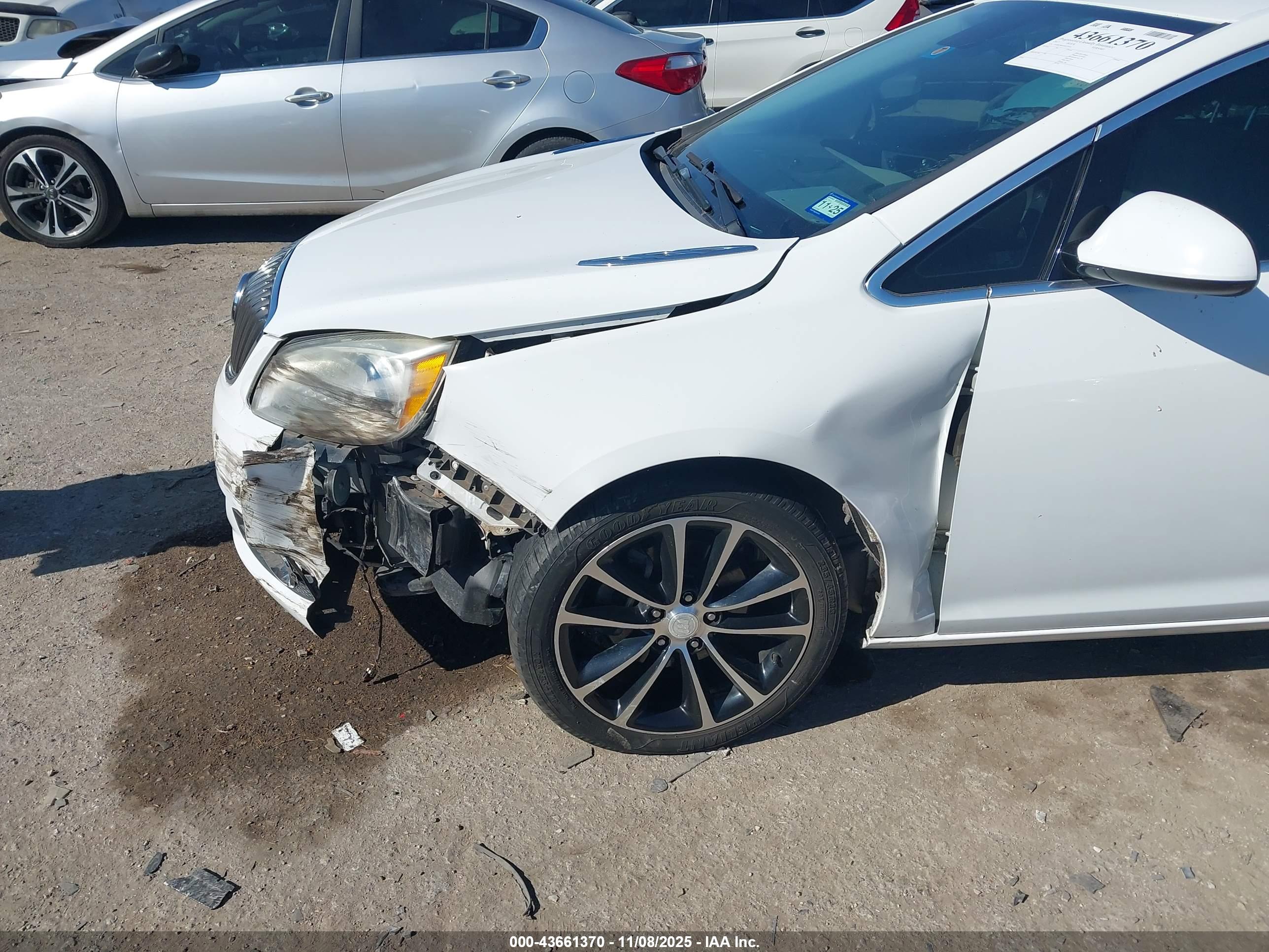 BUICK VERANO image 6