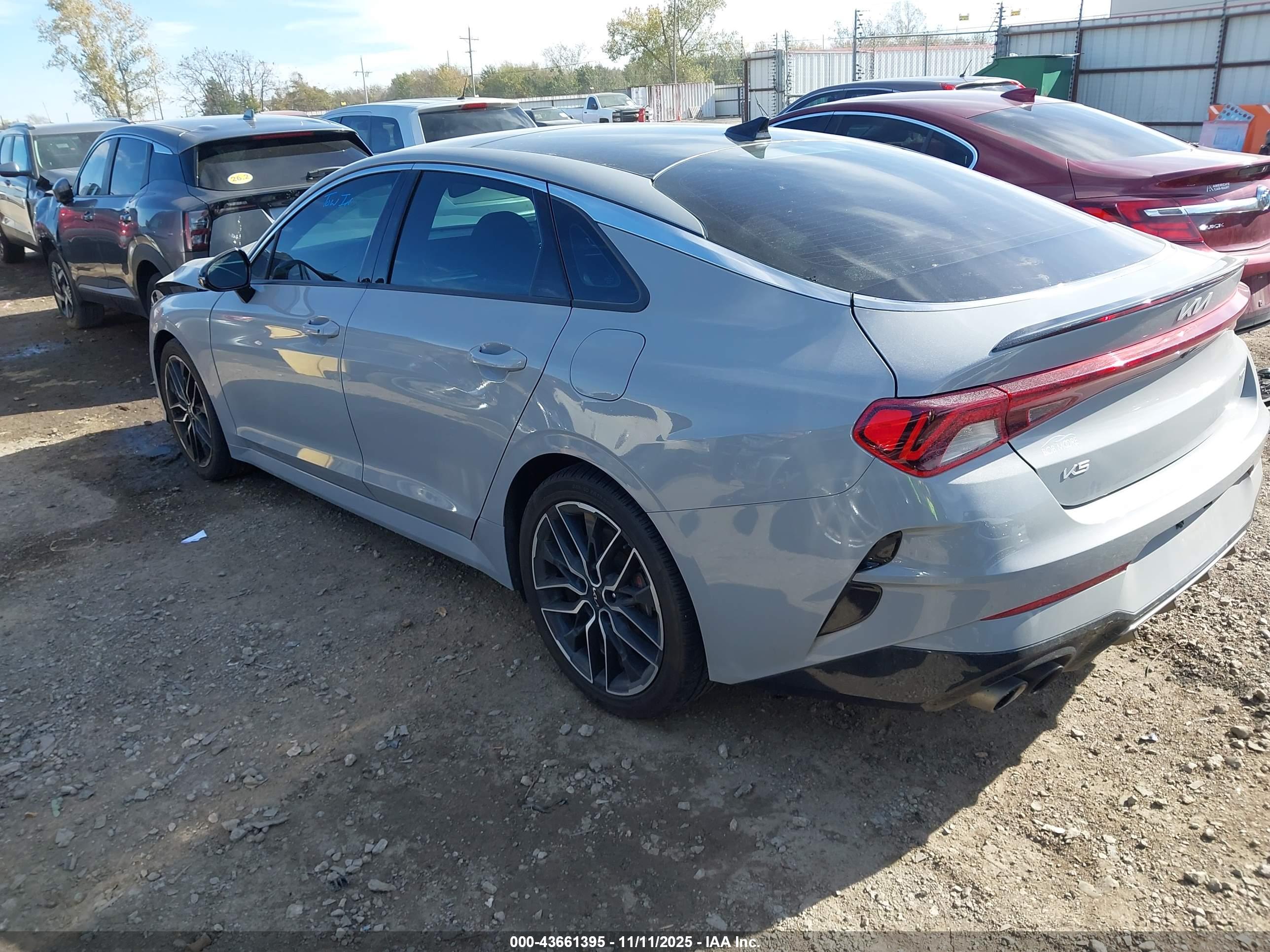 KIA K5 image 3
