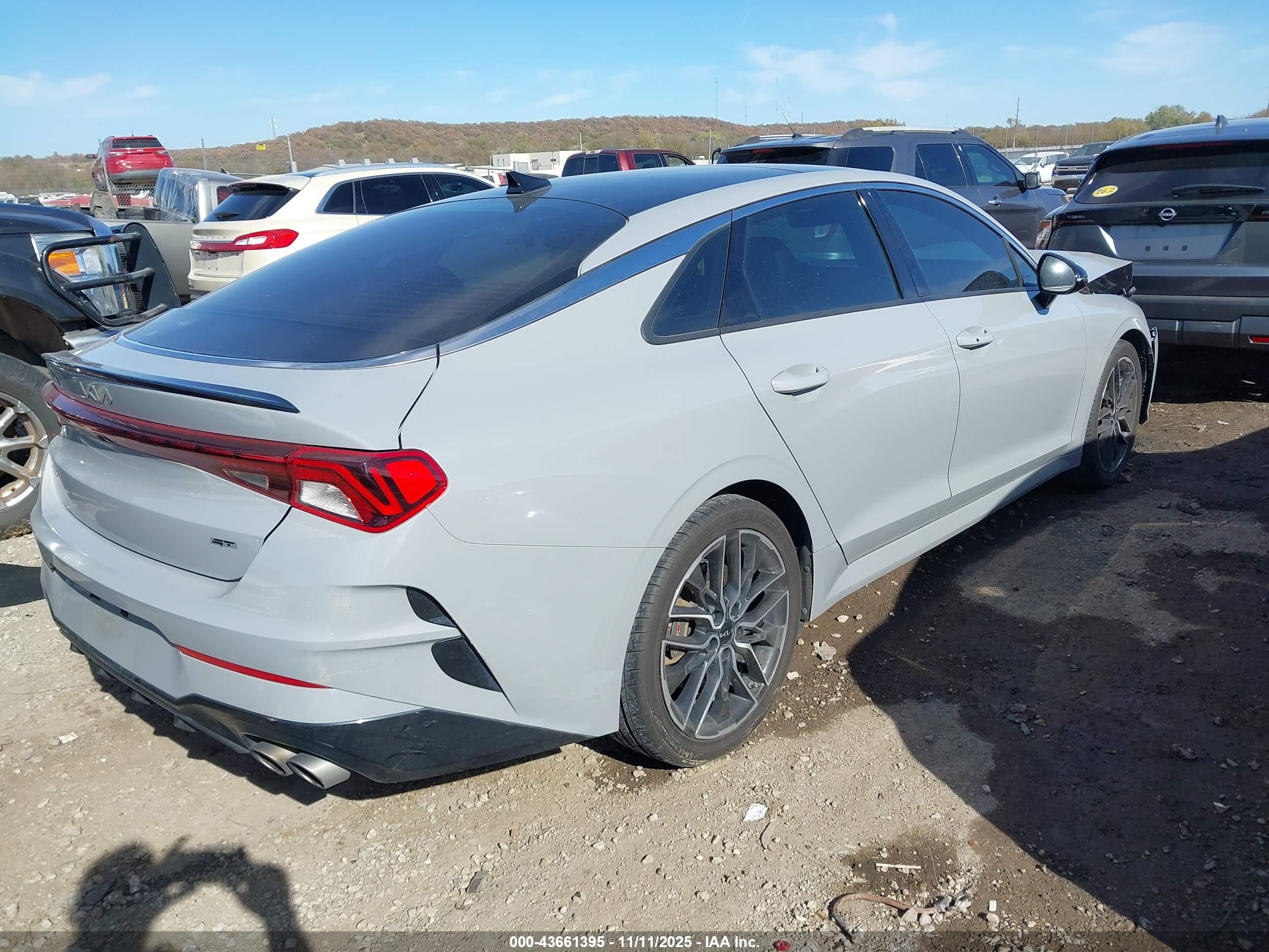 KIA K5 image 4