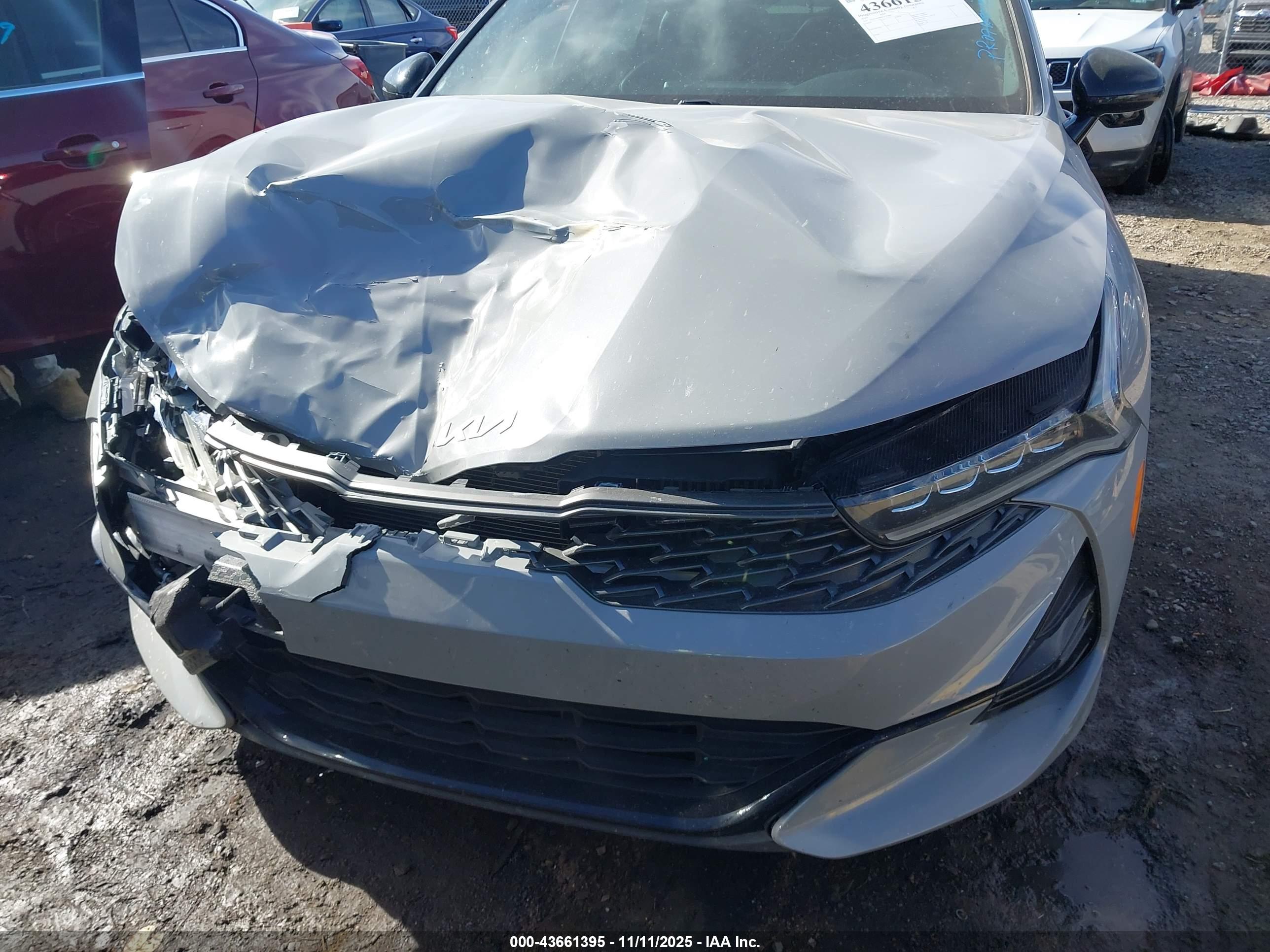 KIA K5 image 6